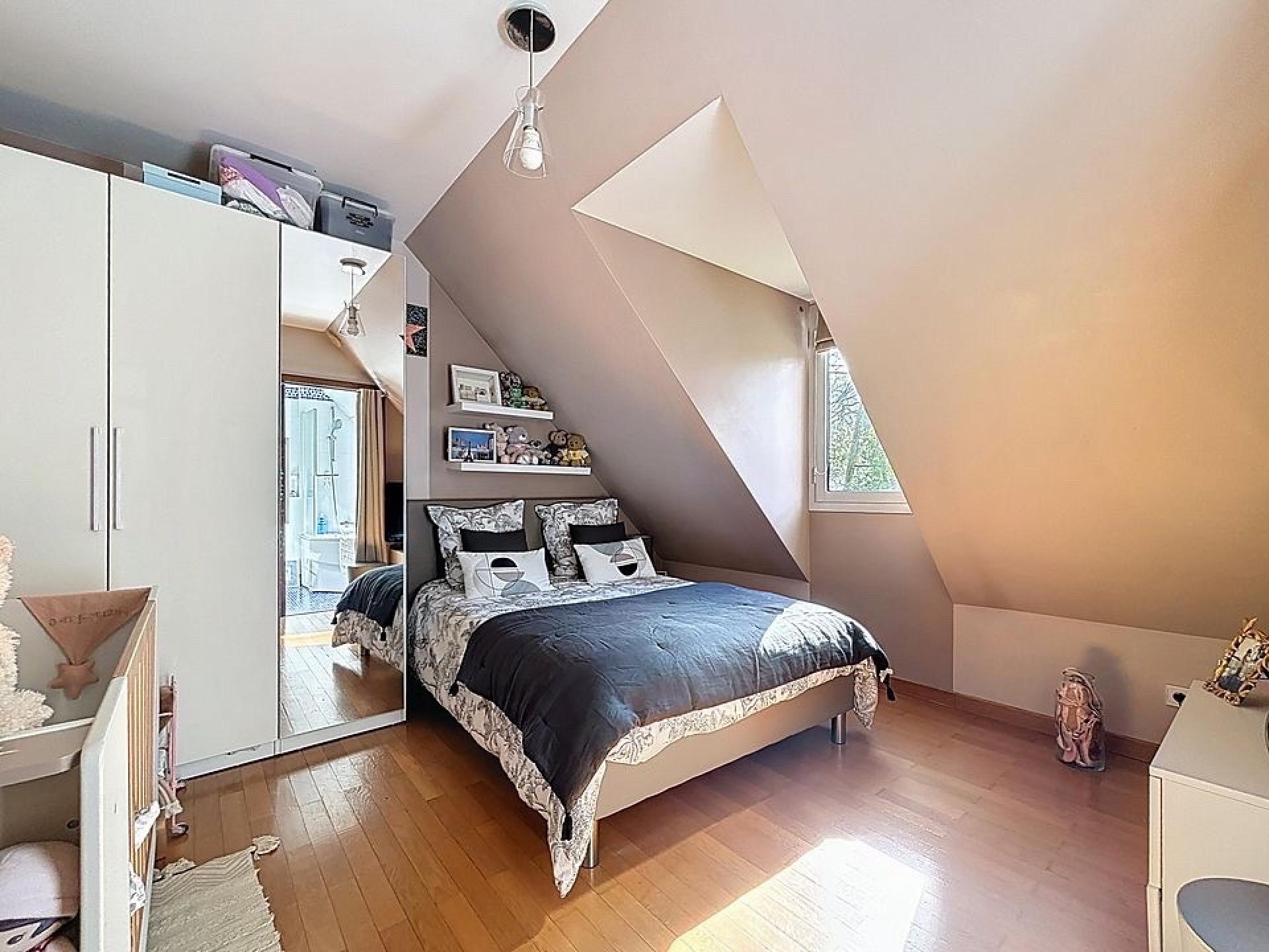 Photo 10 of the listing.