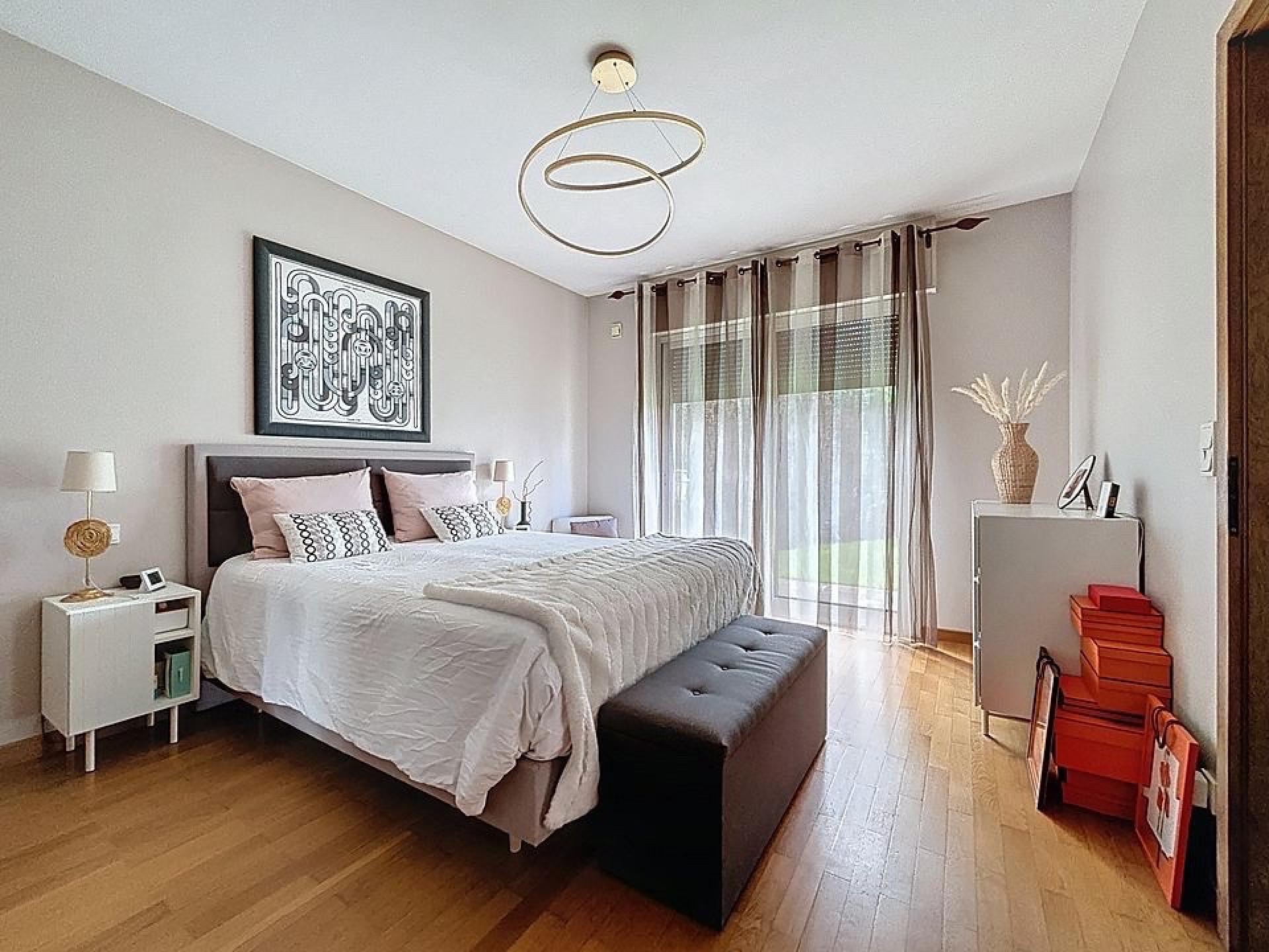 Photo 7 of the listing.