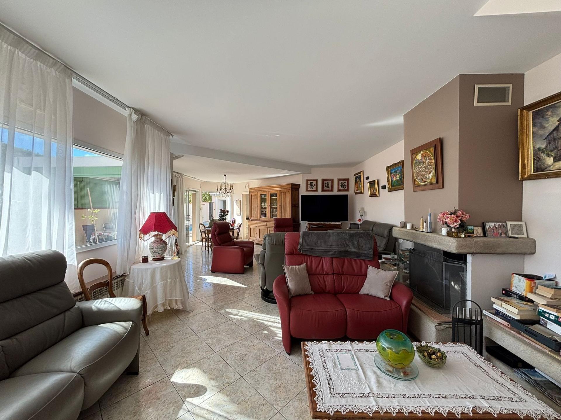 Photo 11 of the listing.