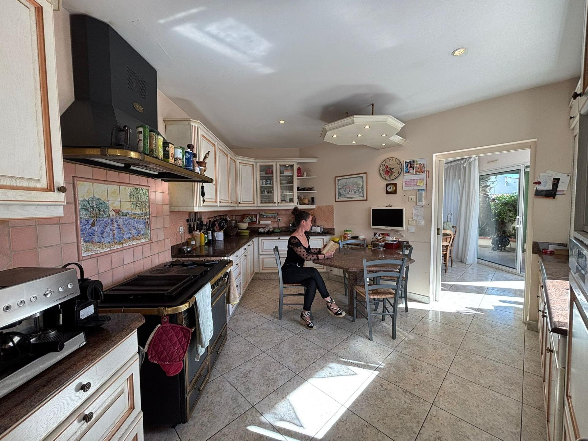 Photo 4 of the listing.