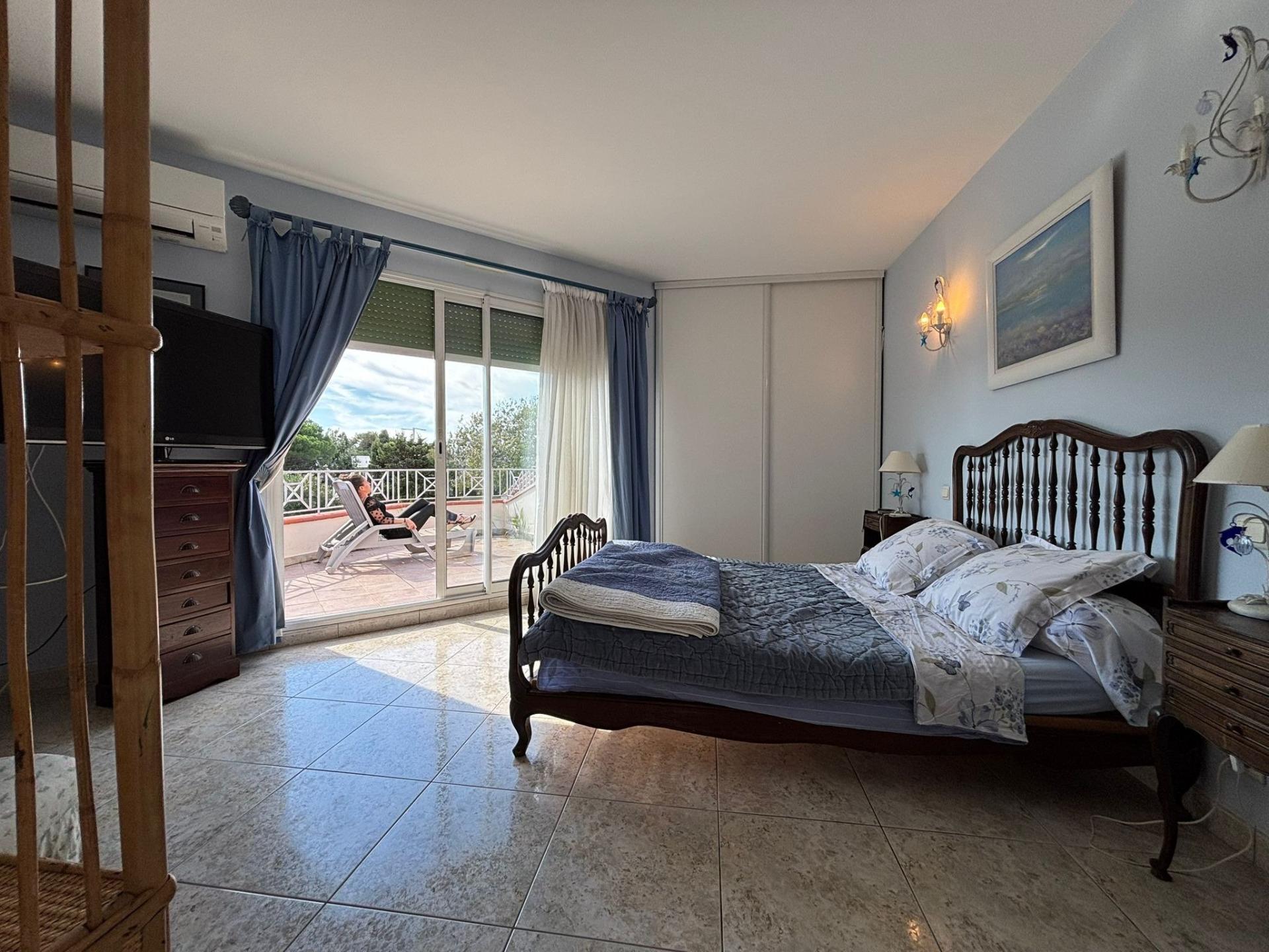 Photo 10 of the listing.