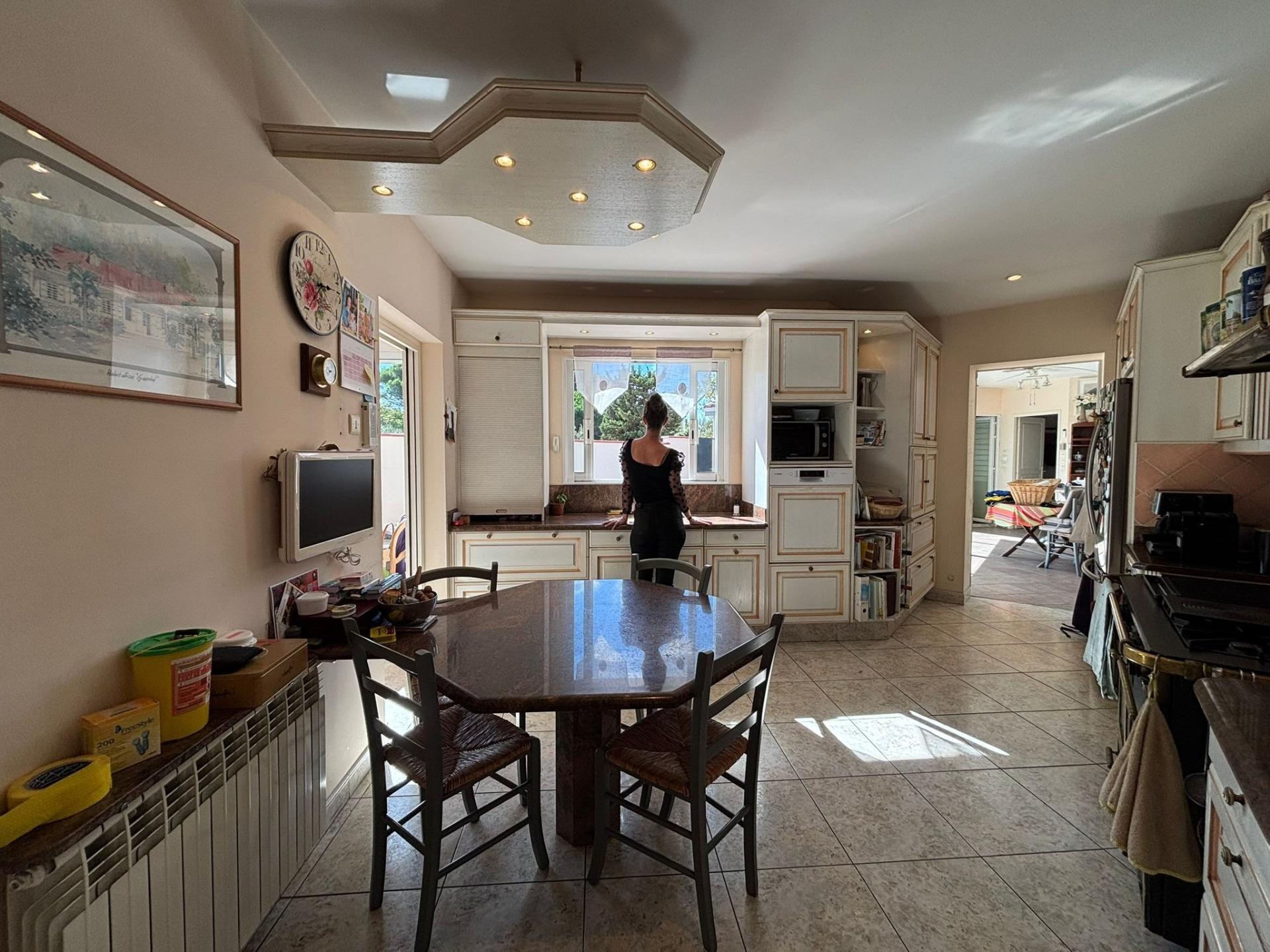 Photo 5 of the listing.