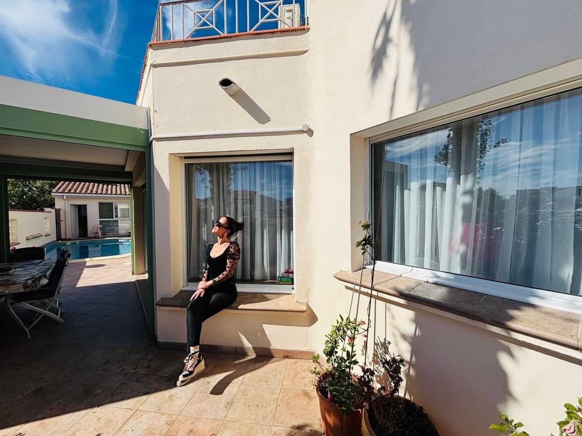 Photo 8 of the listing.