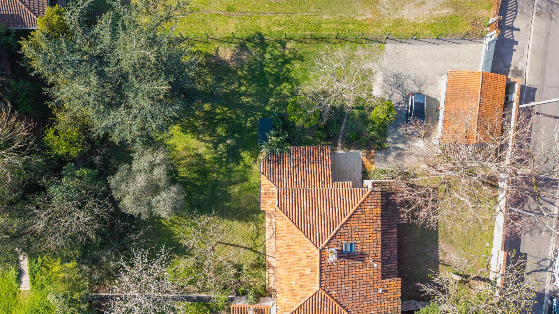 Photo 11 of the listing.