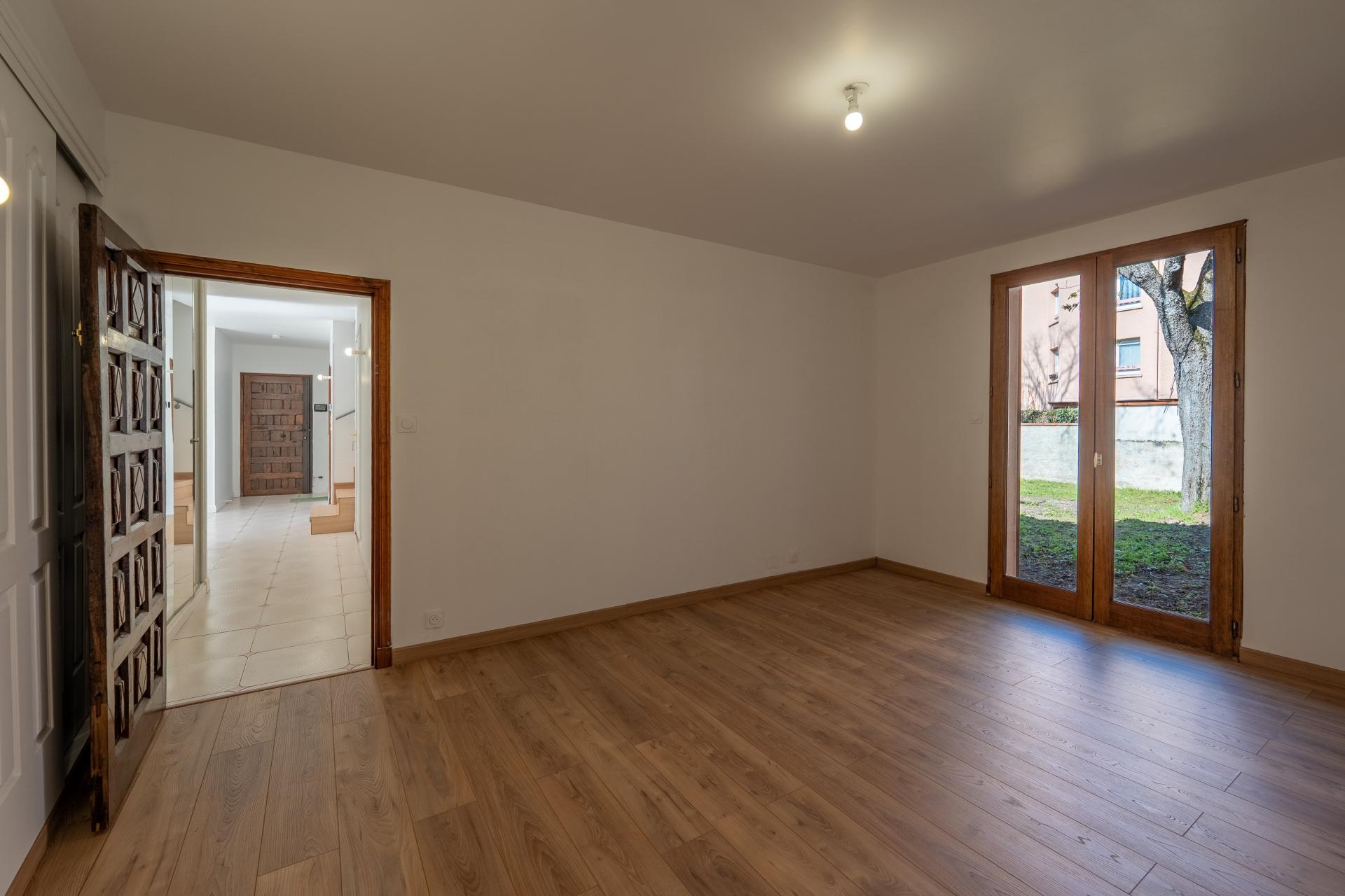 Photo 9 of the listing.