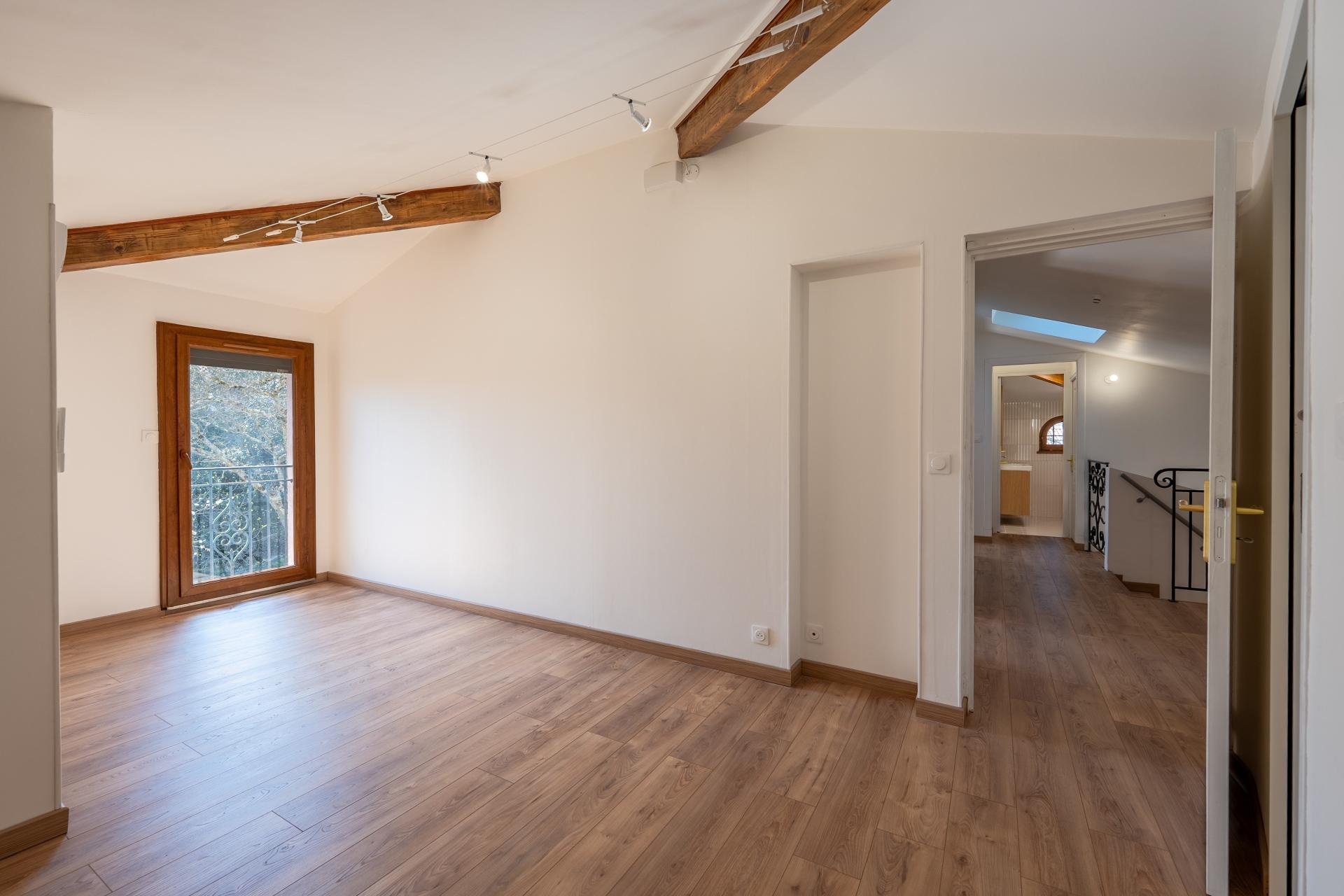 Photo 13 of the listing.