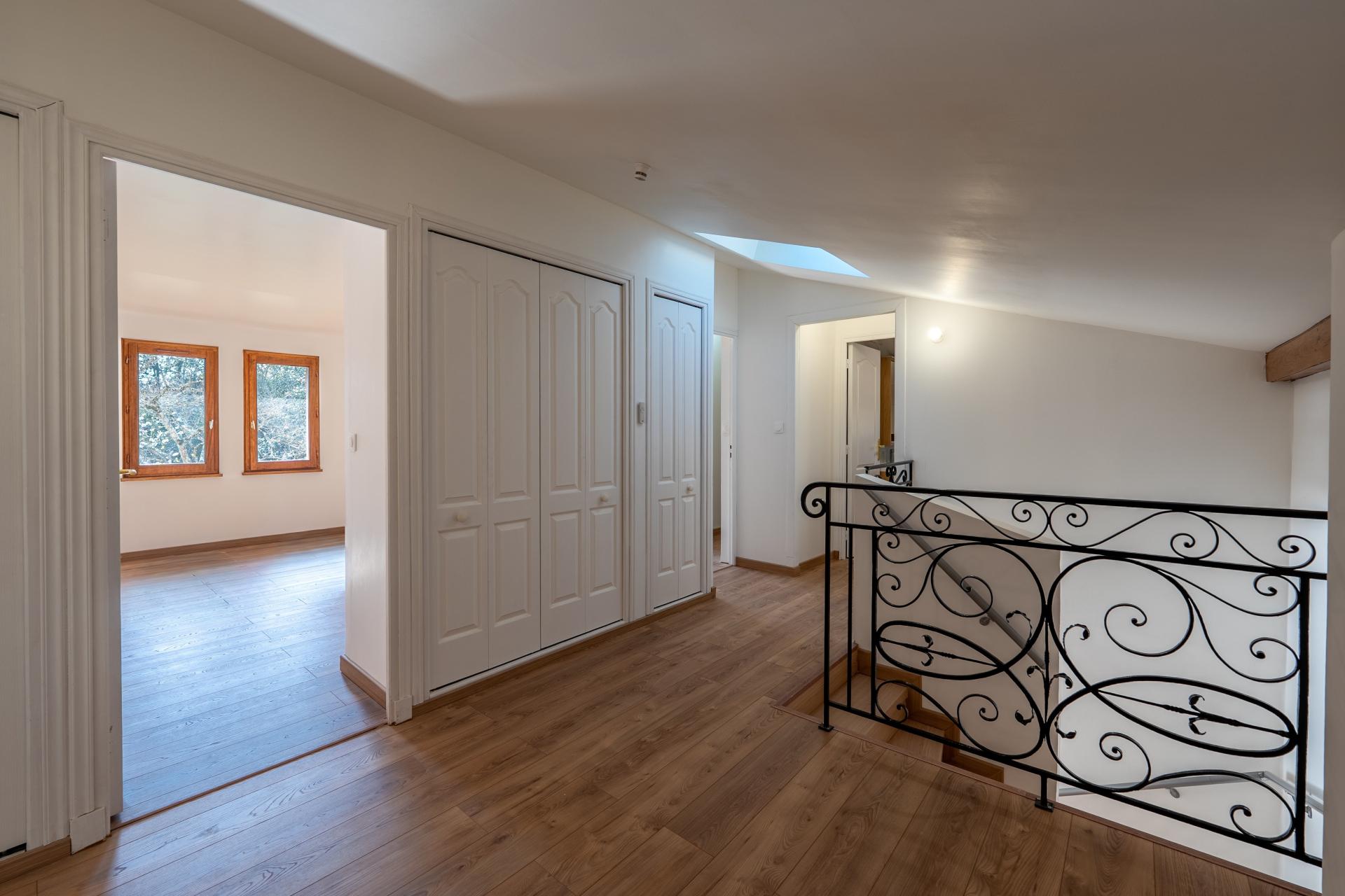 Photo 6 of the listing.