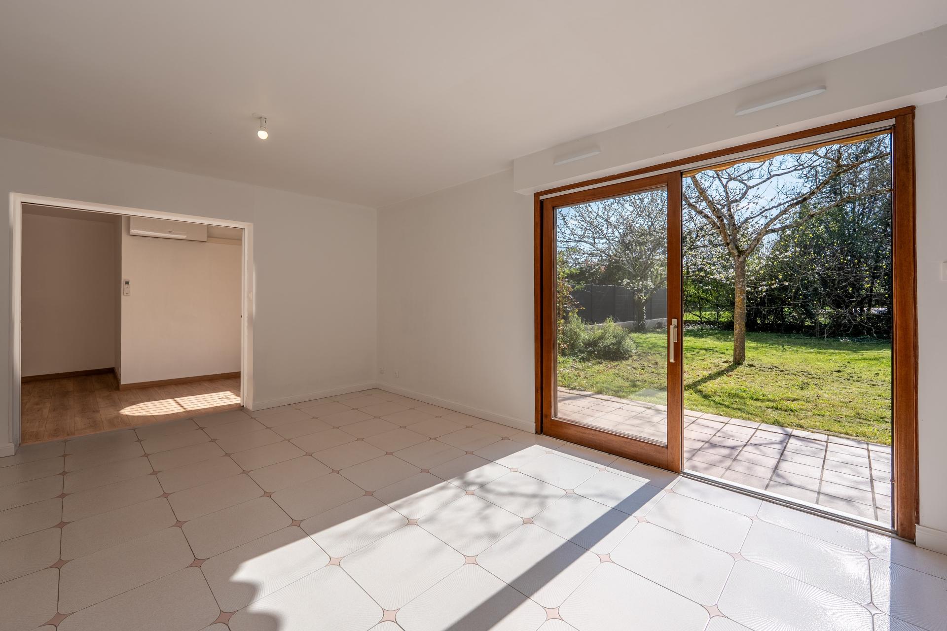 Photo 3 of the listing.