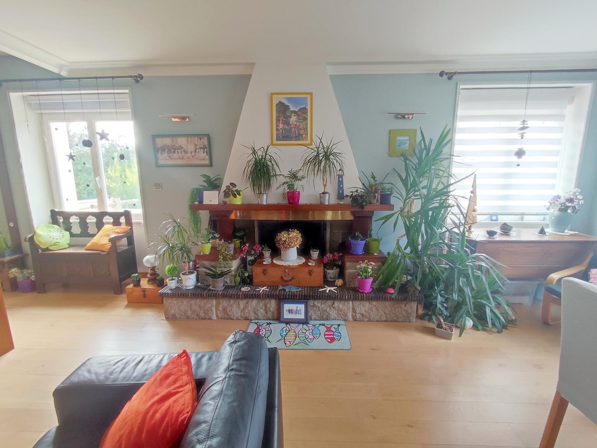 Photo 8 of the listing.