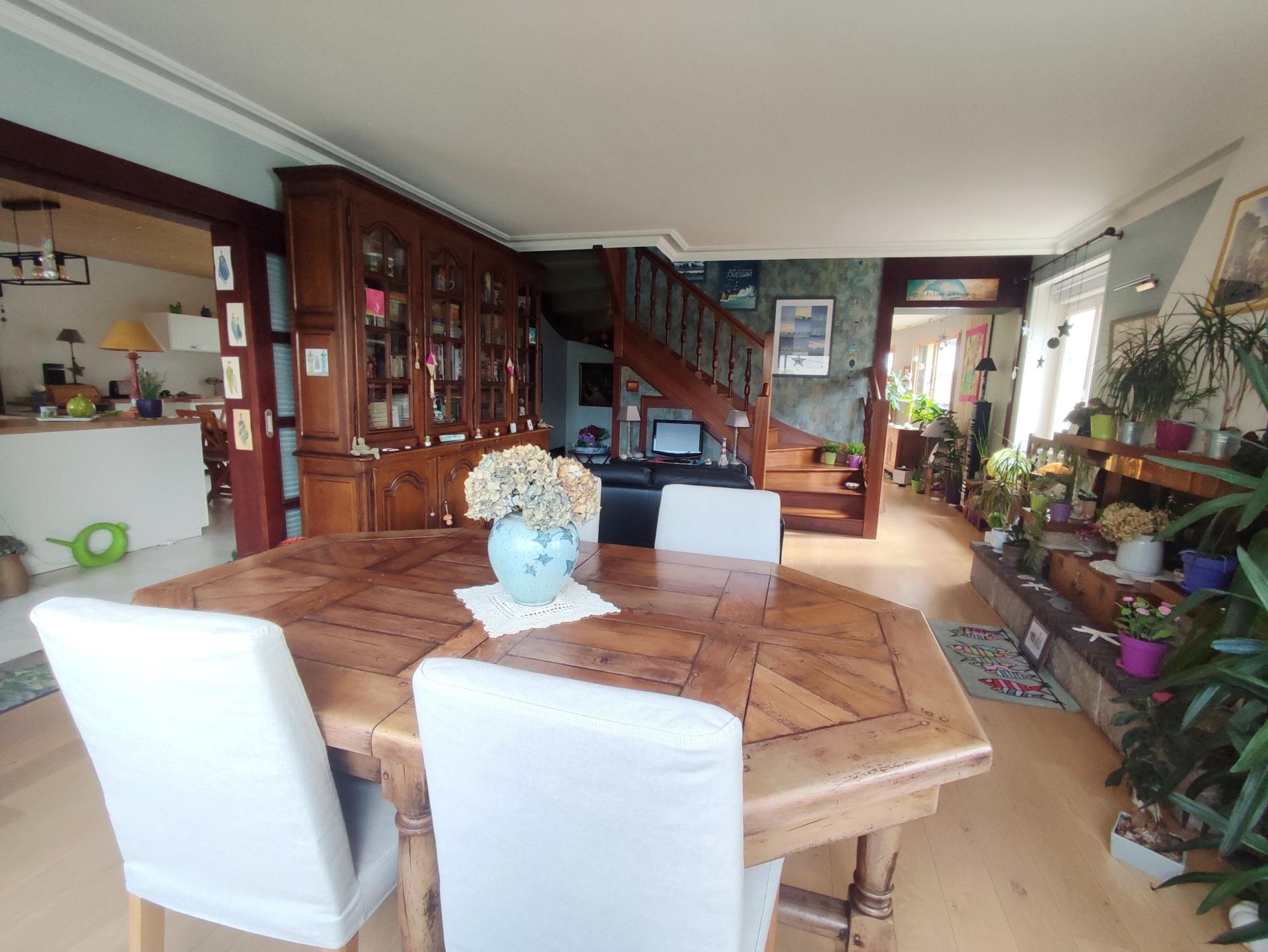 Photo 7 of the listing.