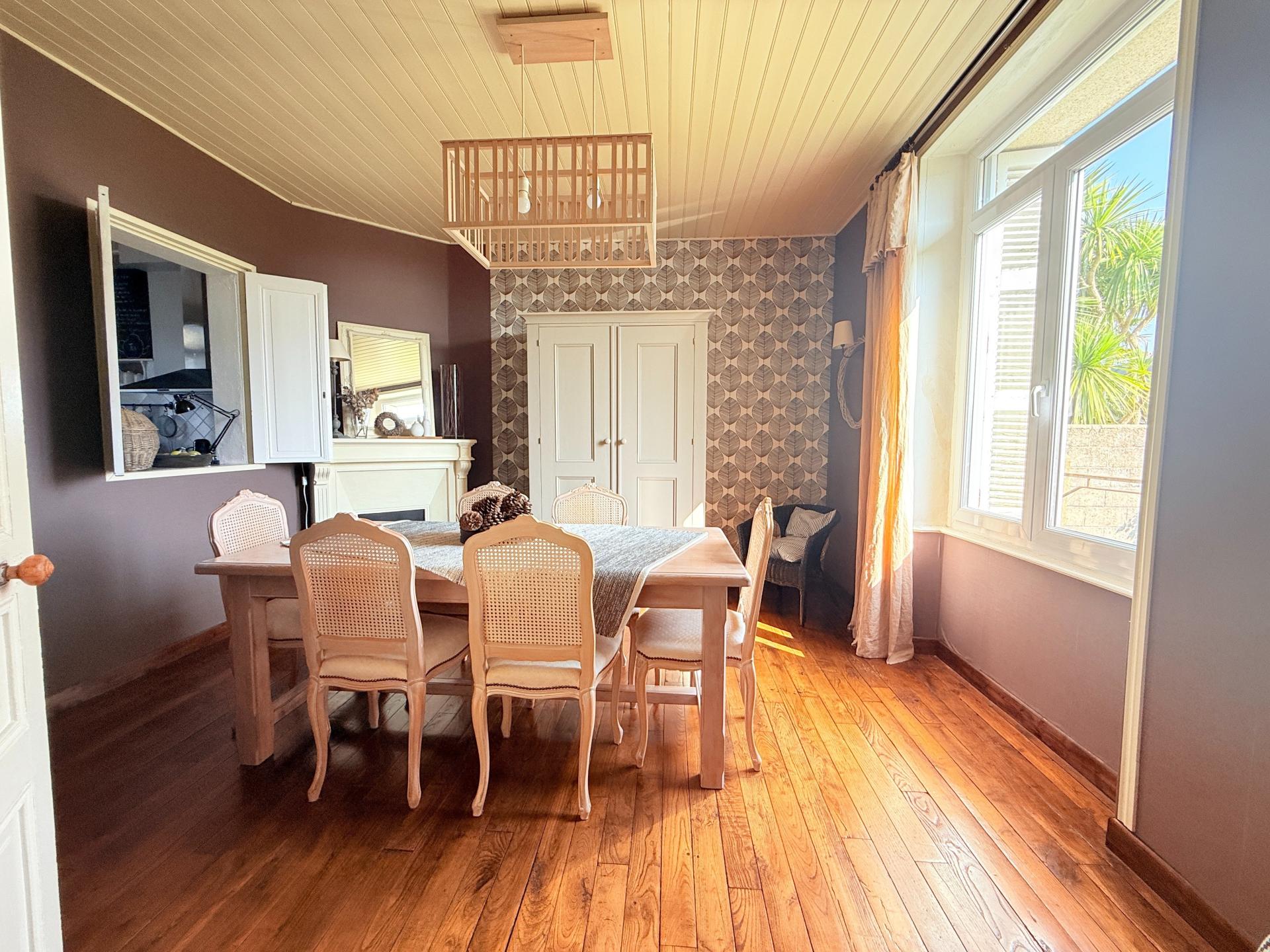 Photo 6 of the listing.