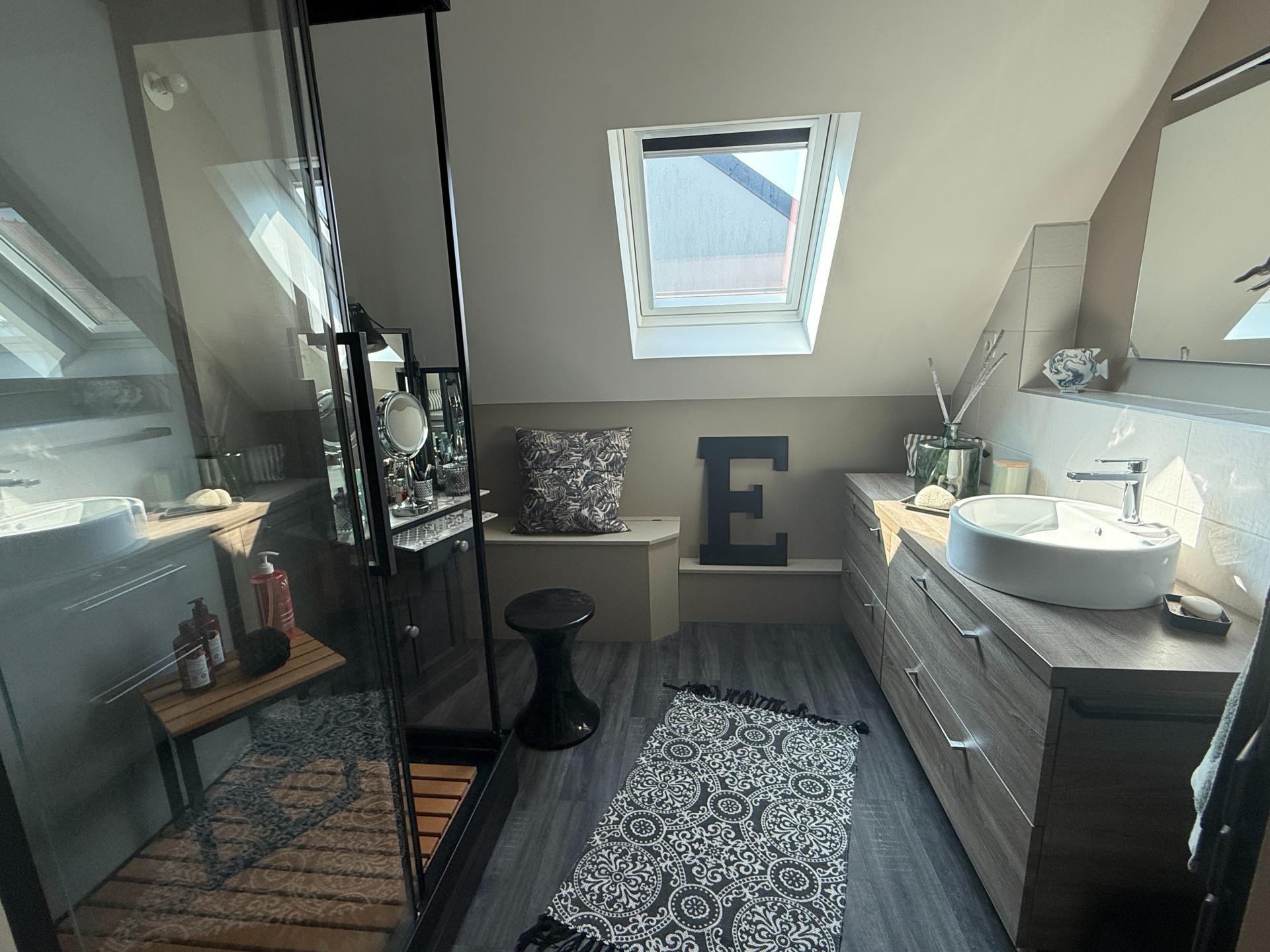 Photo 13 of the listing.