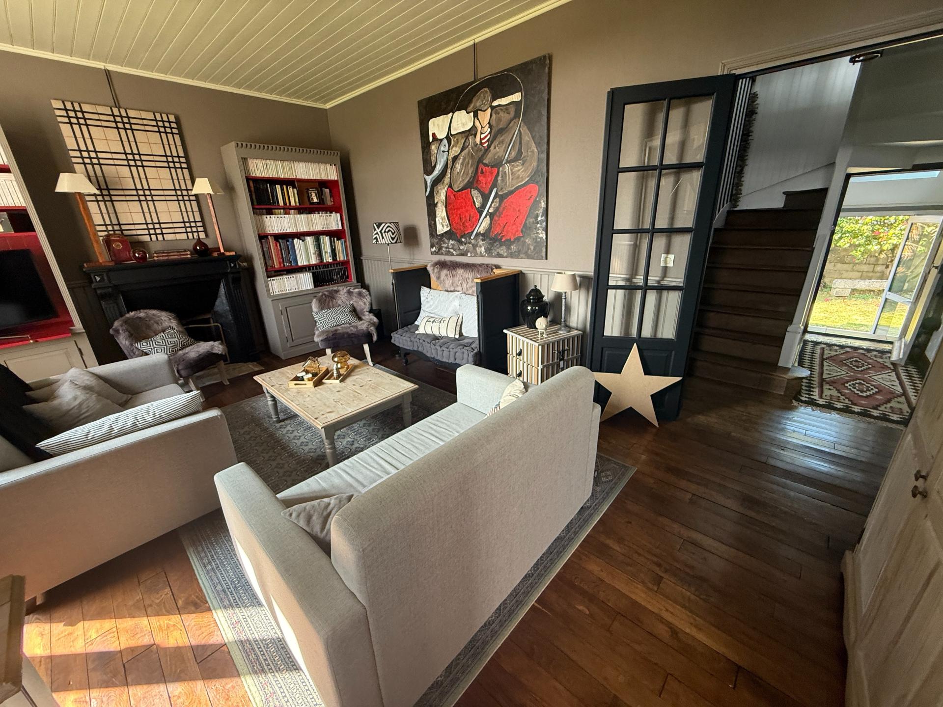 Photo 8 of the listing.