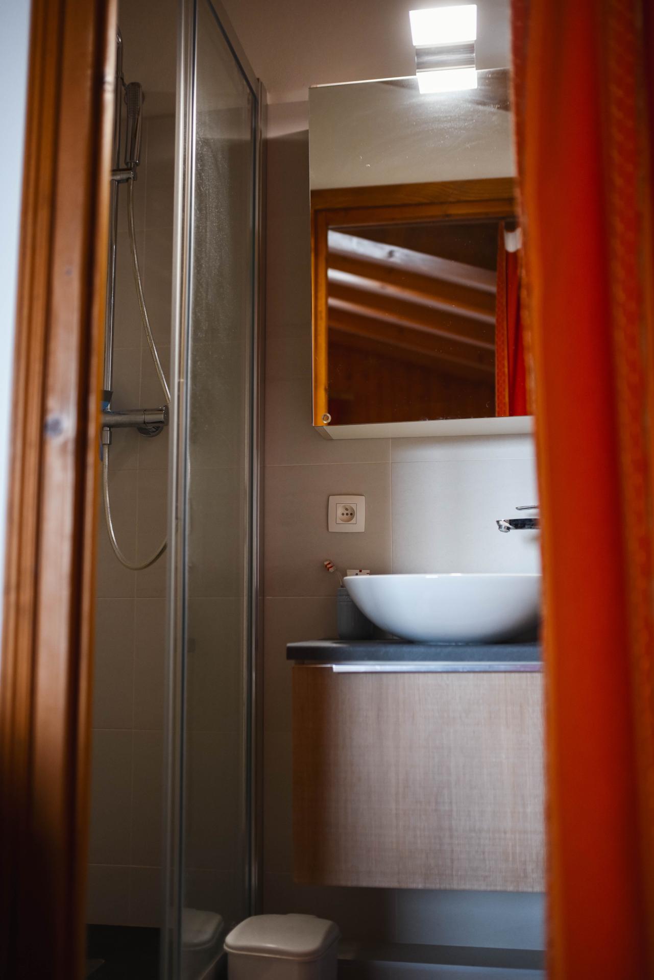 Photo 10 of the listing.