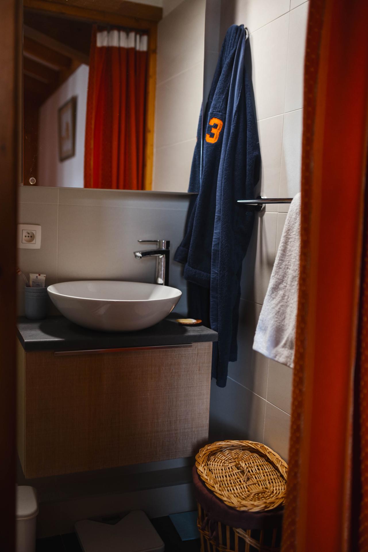 Photo 9 of the listing.