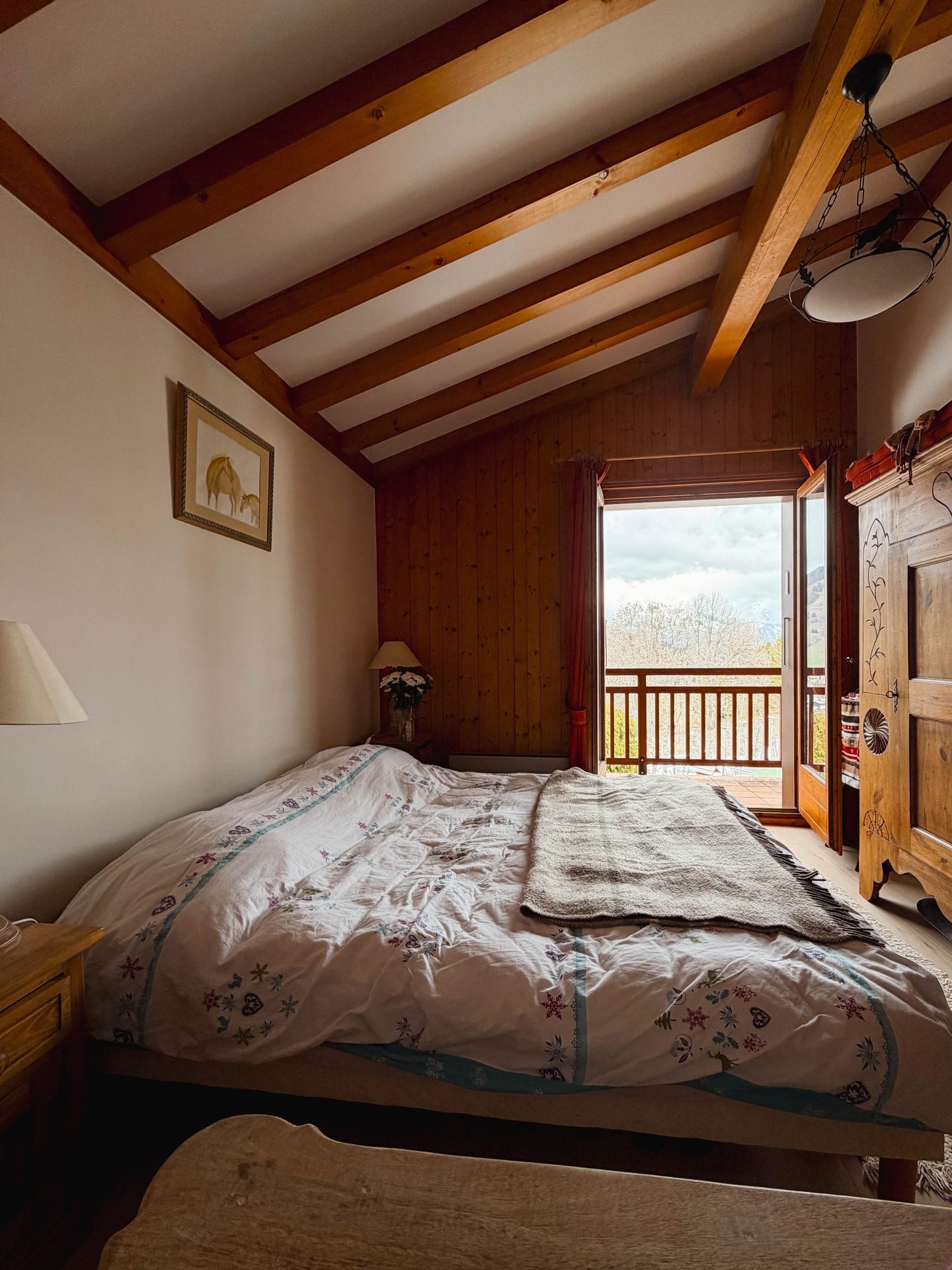 Photo 8 of the listing.