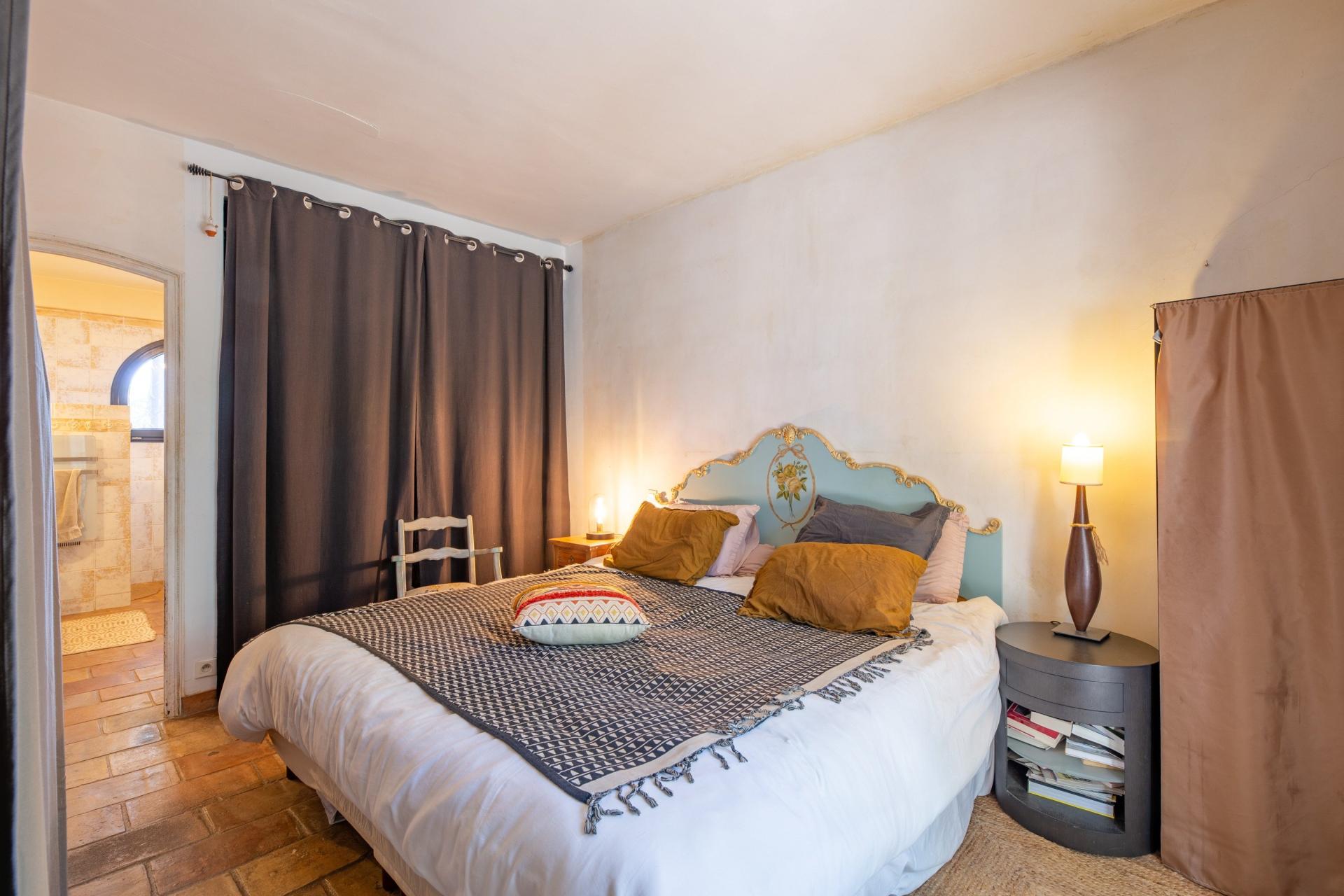 Photo 6 of the listing.