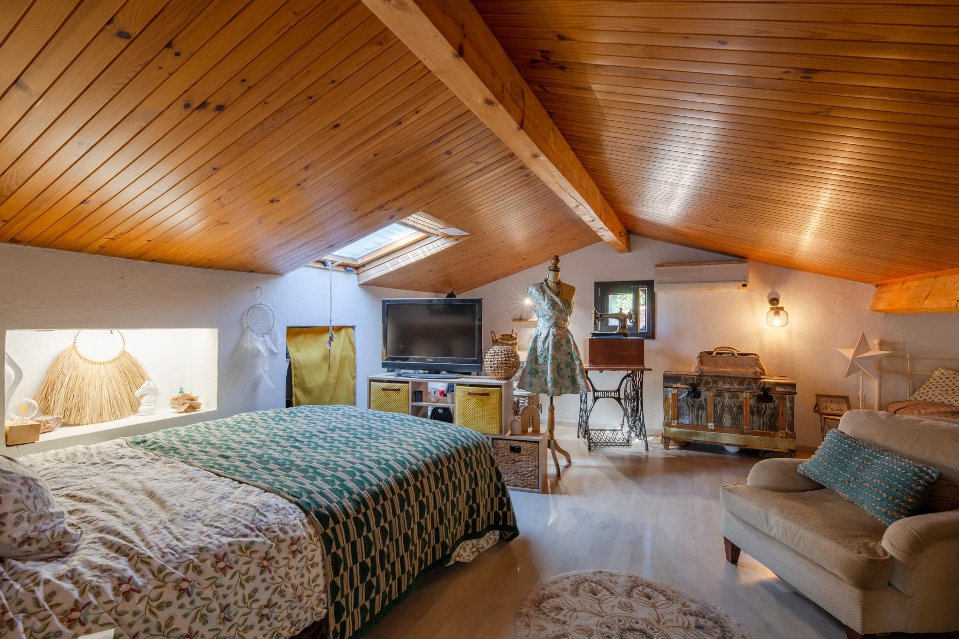 Photo 14 of the listing.