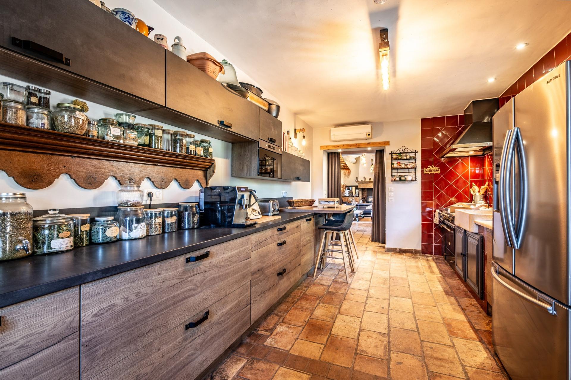 Photo 10 of the listing.