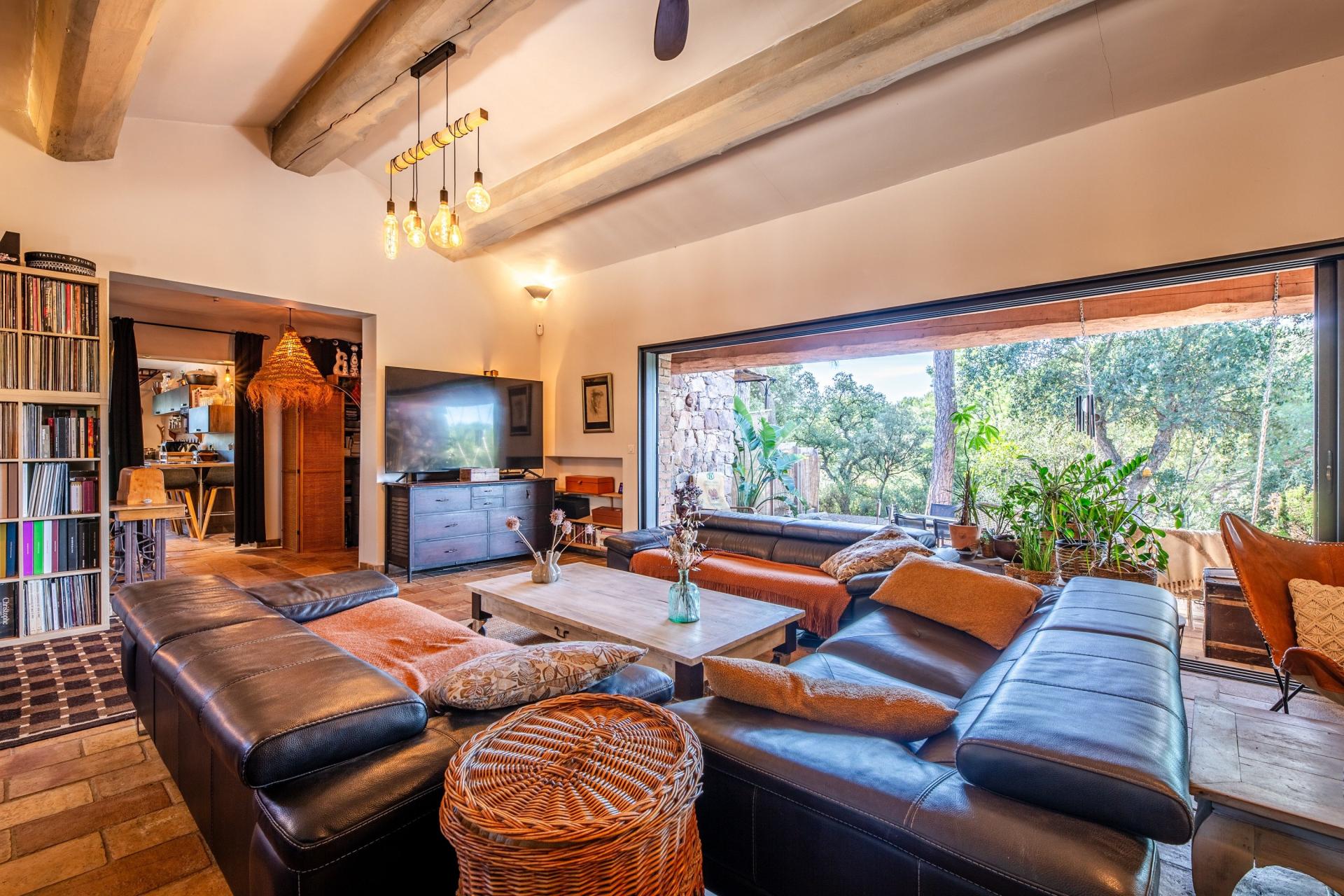 Photo 9 of the listing.