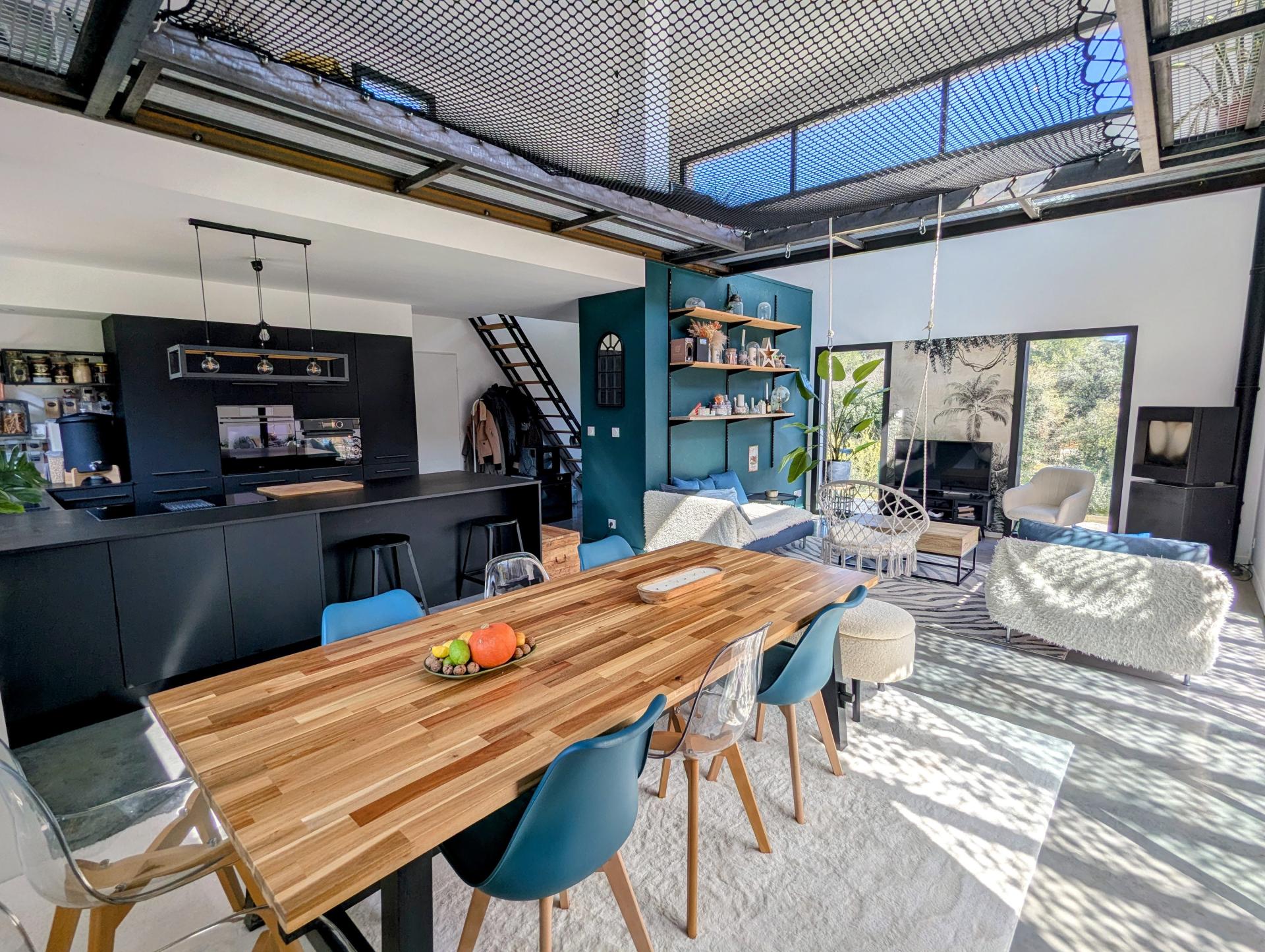 Photo 5 of the listing.