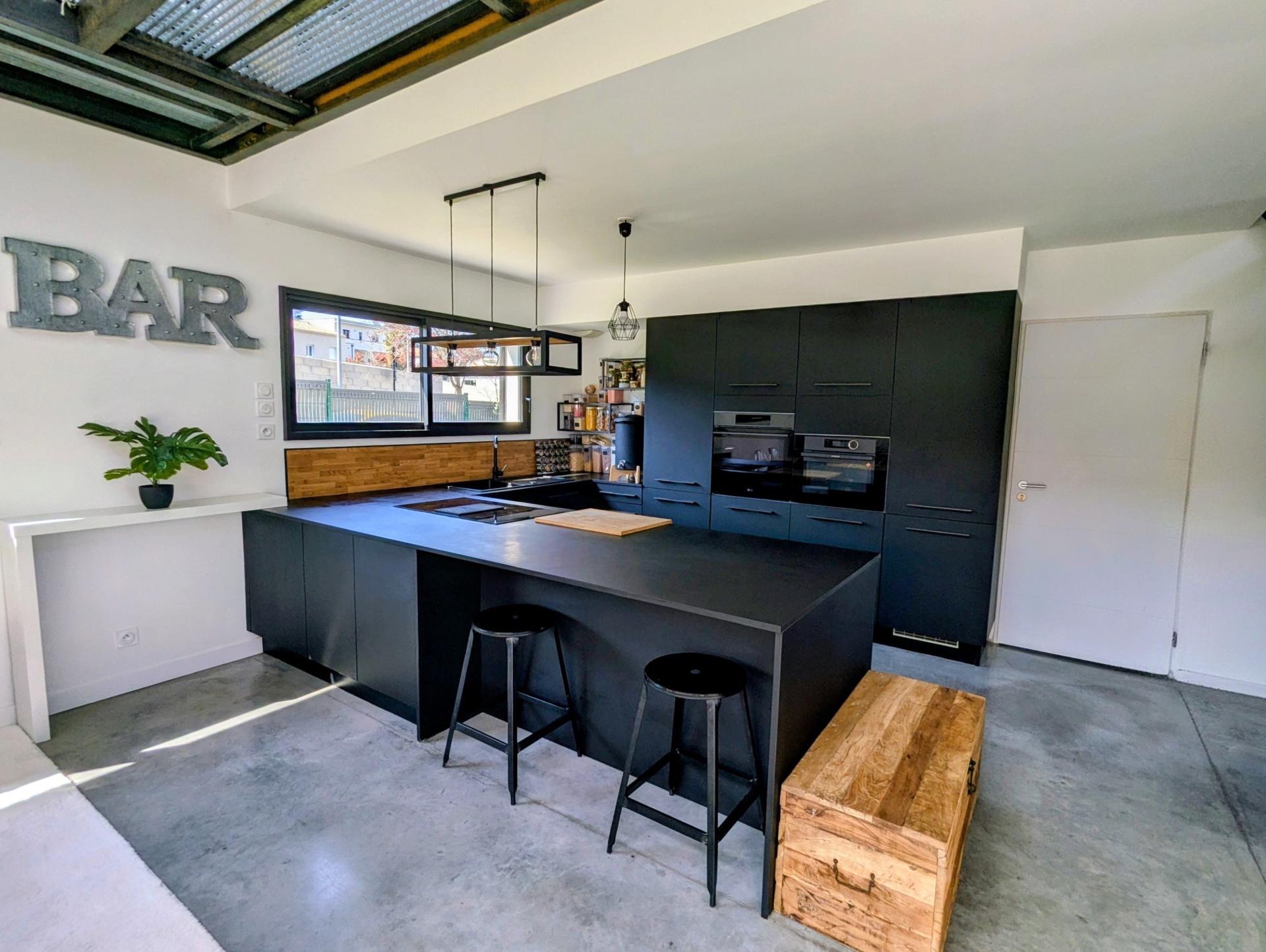 Photo 7 of the listing.