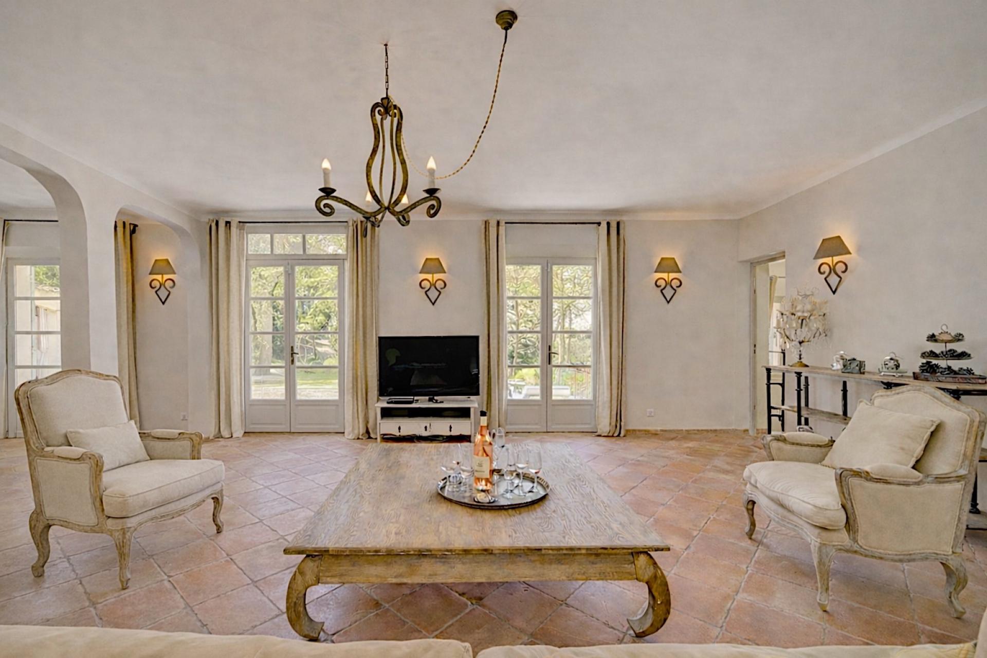 Photo 5 of the listing.