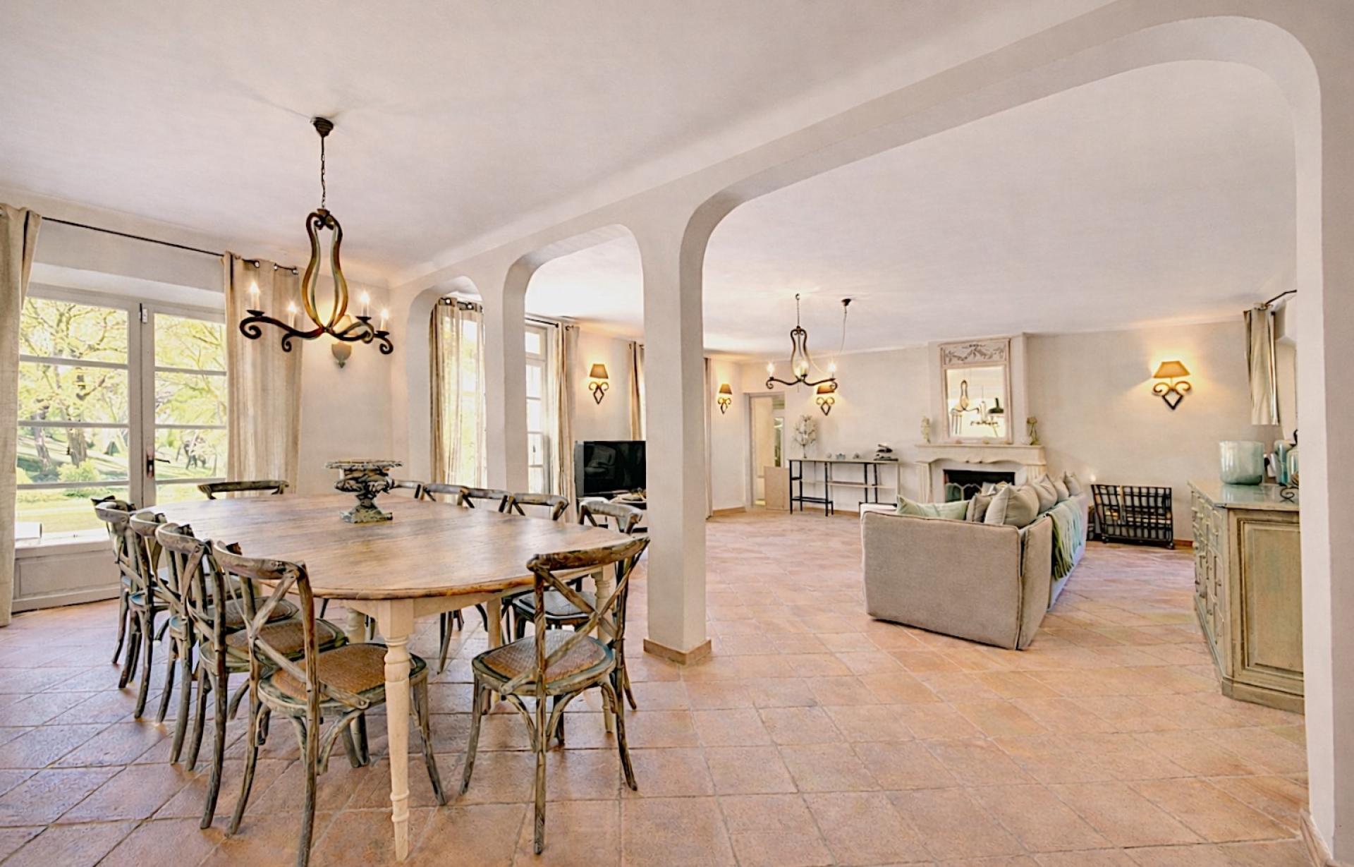 Photo 4 of the listing.