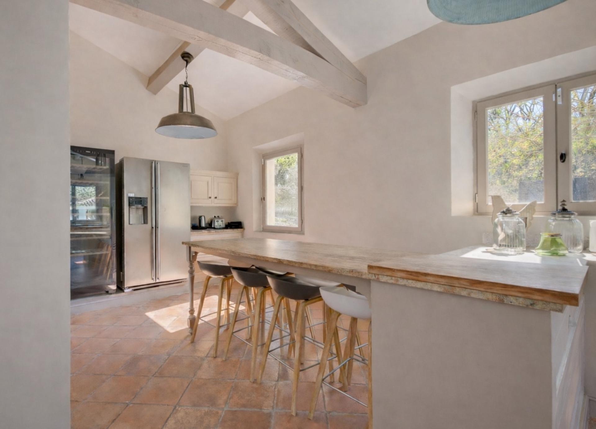 Photo 7 of the listing.