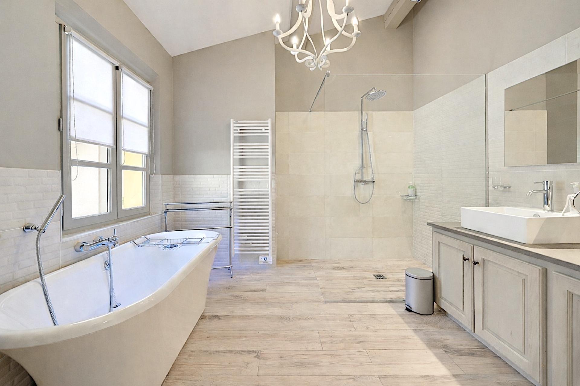 Photo 9 of the listing.