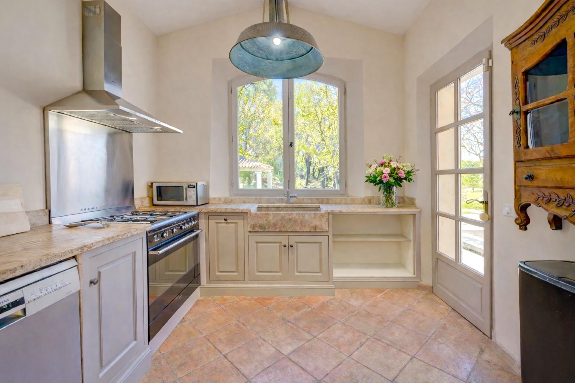 Photo 6 of the listing.