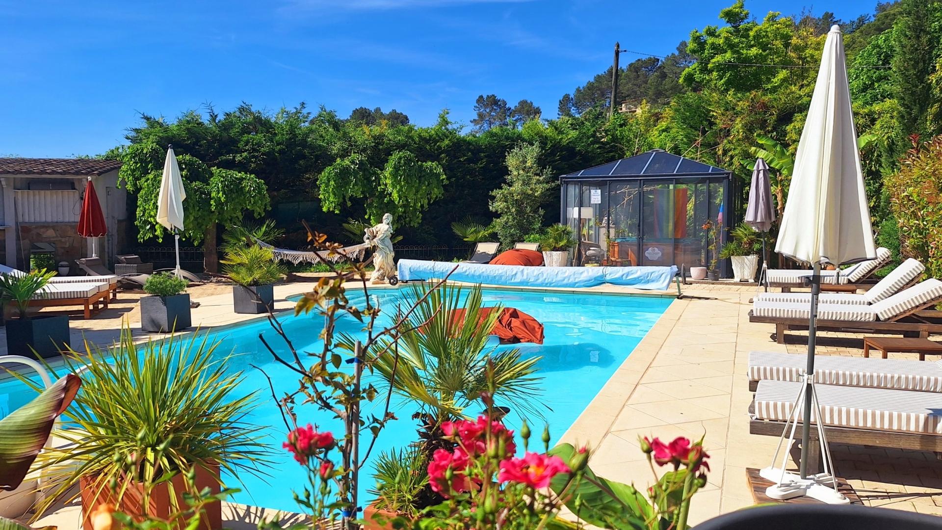 Photo 4 of the listing.