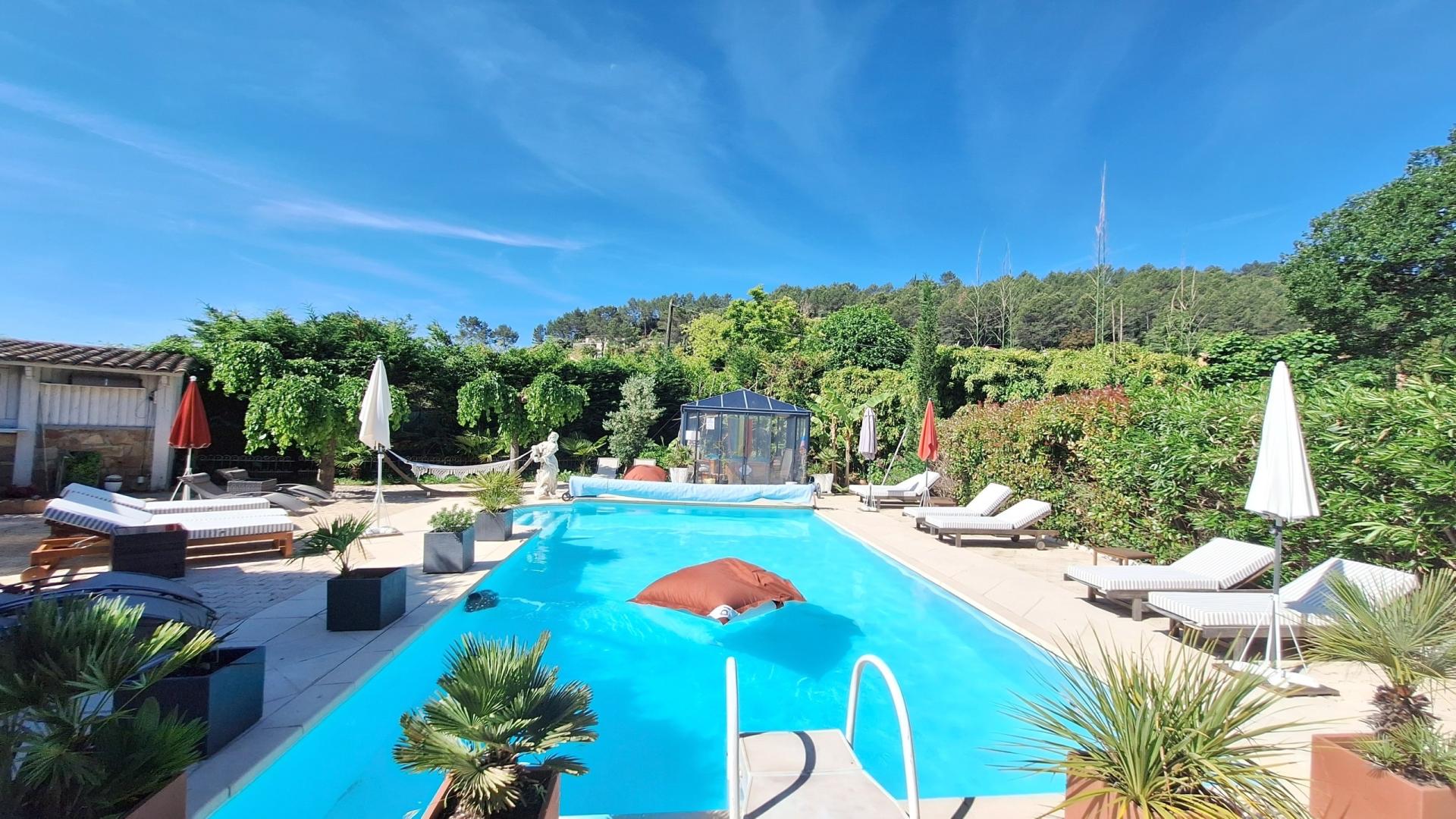 Photo 3 of the listing.