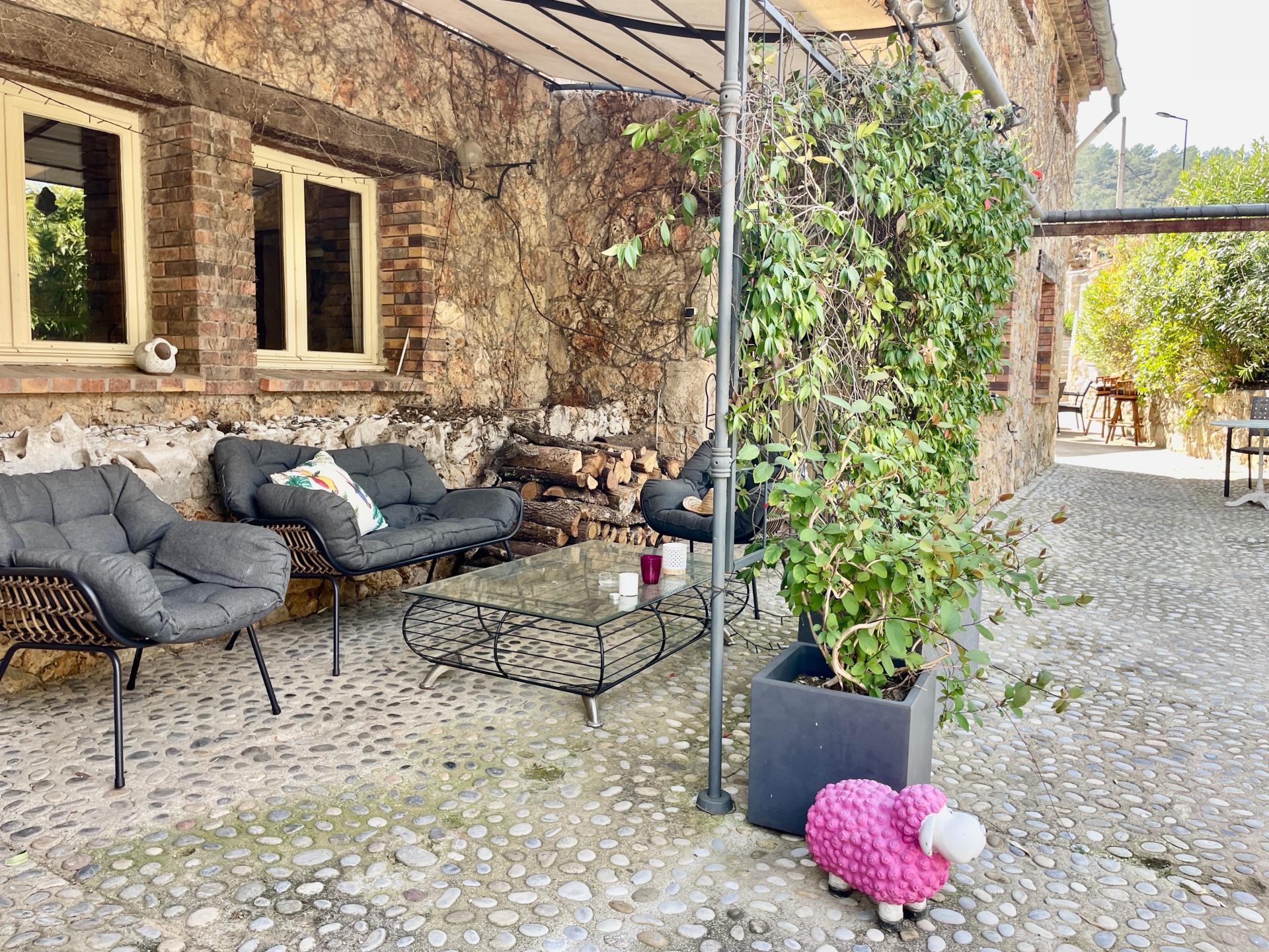 Photo 8 of the listing.