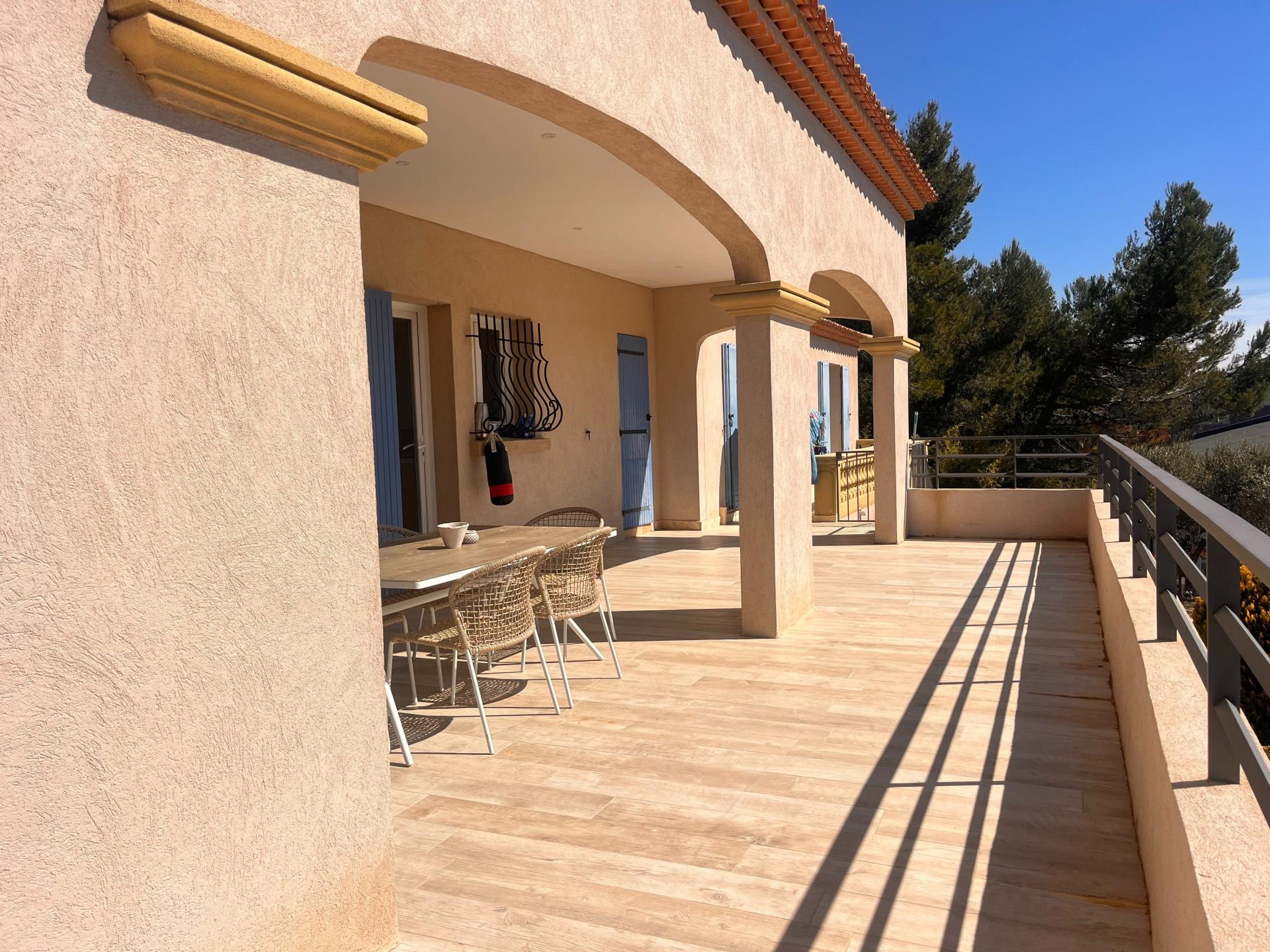 Photo 6 of the listing.