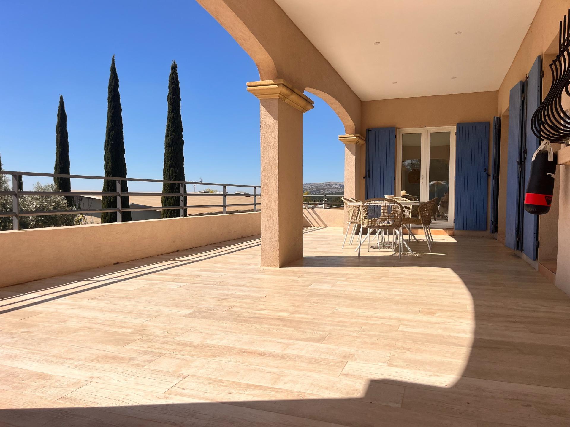 Photo 5 of the listing.