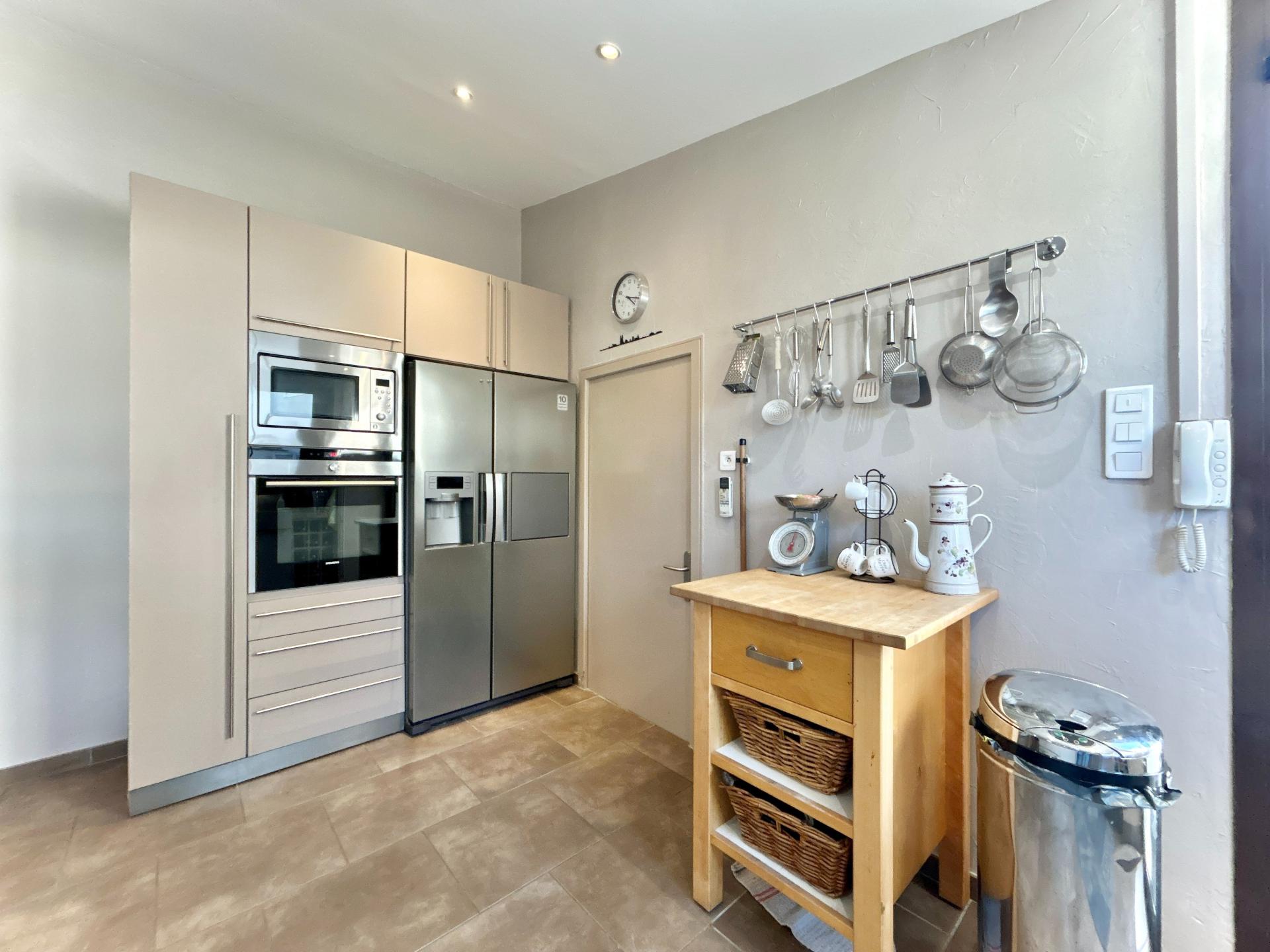 Photo 4 of the listing.