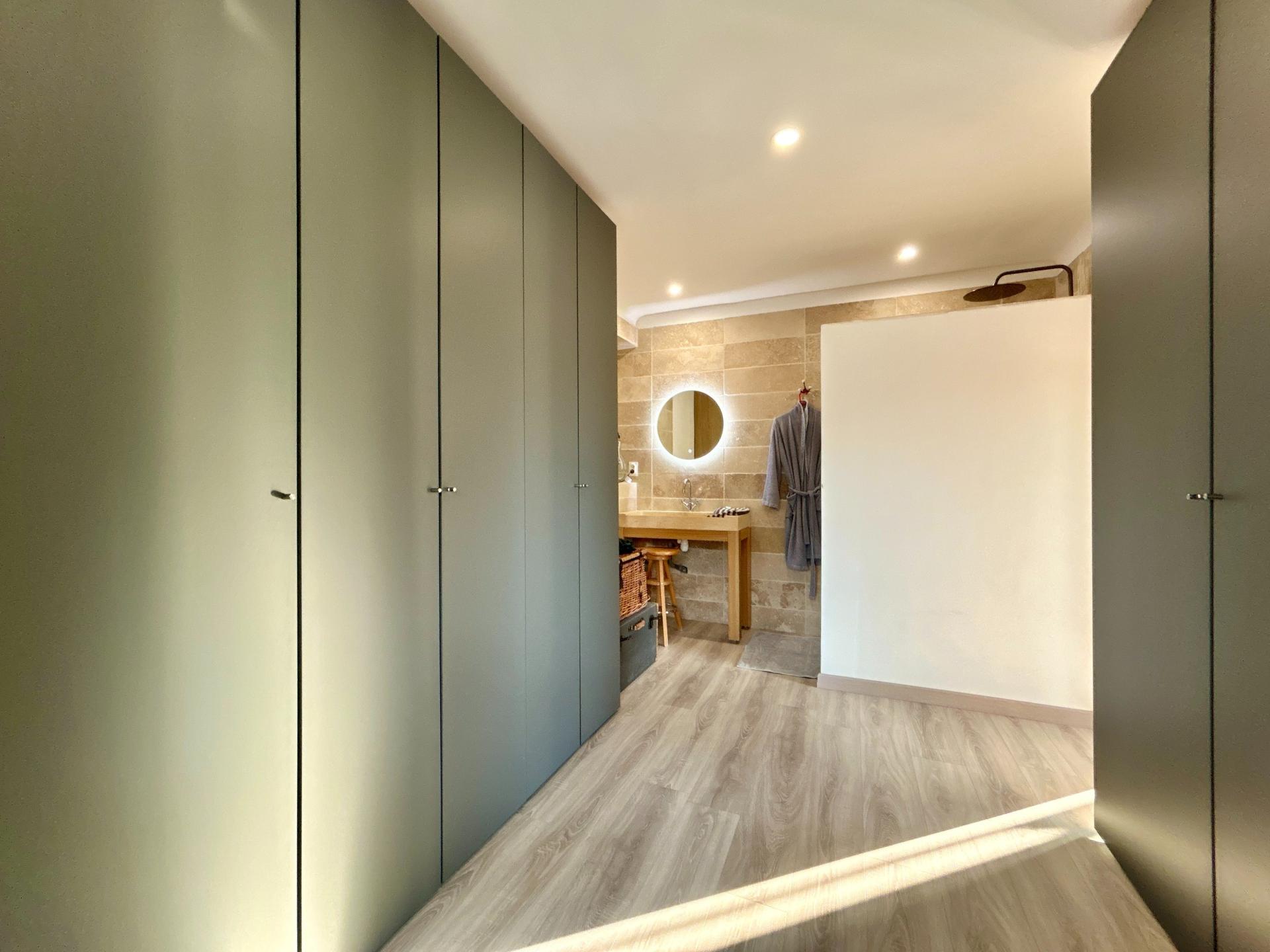 Photo 7 of the listing.