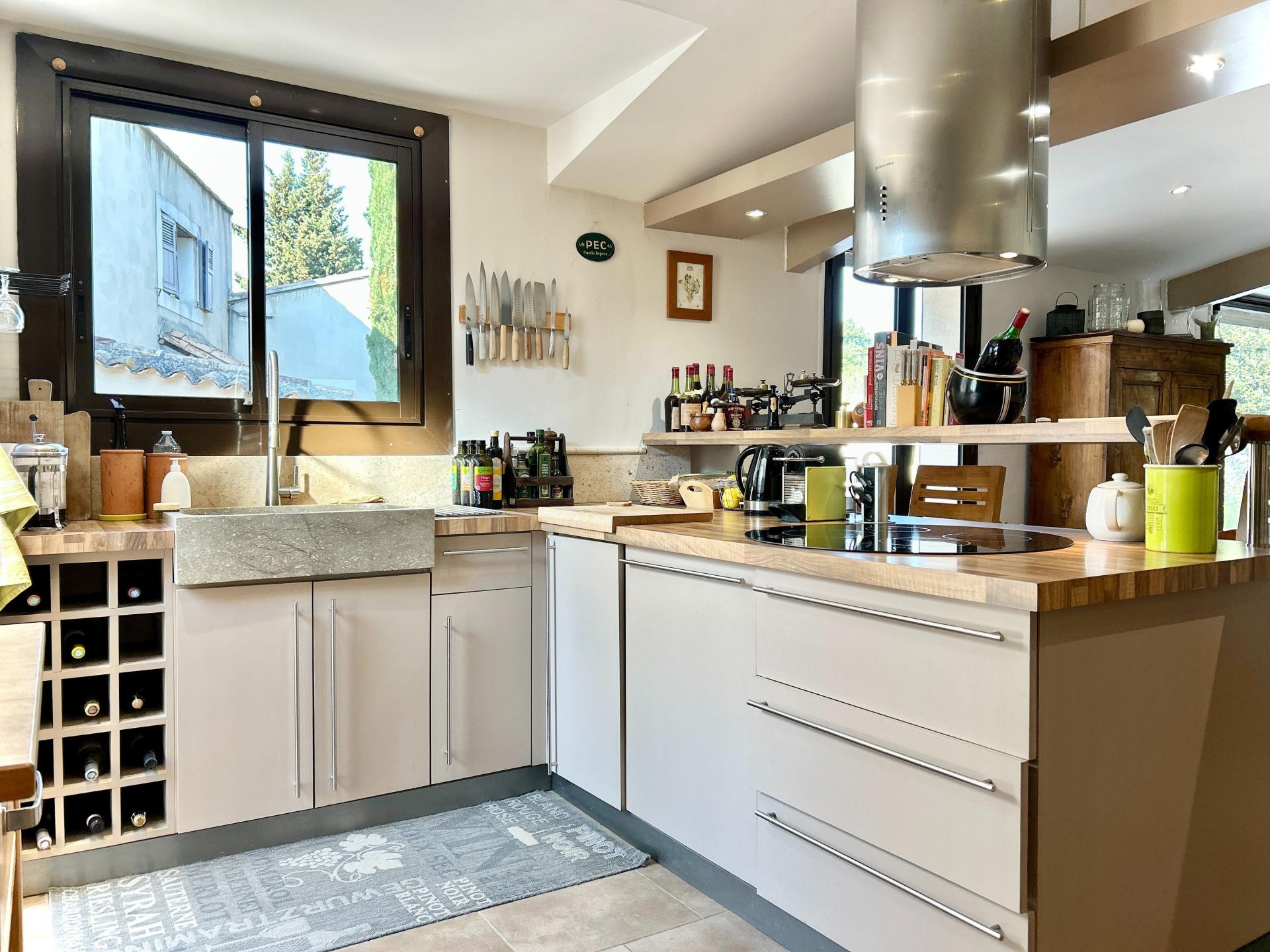 Photo 2 of the listing.