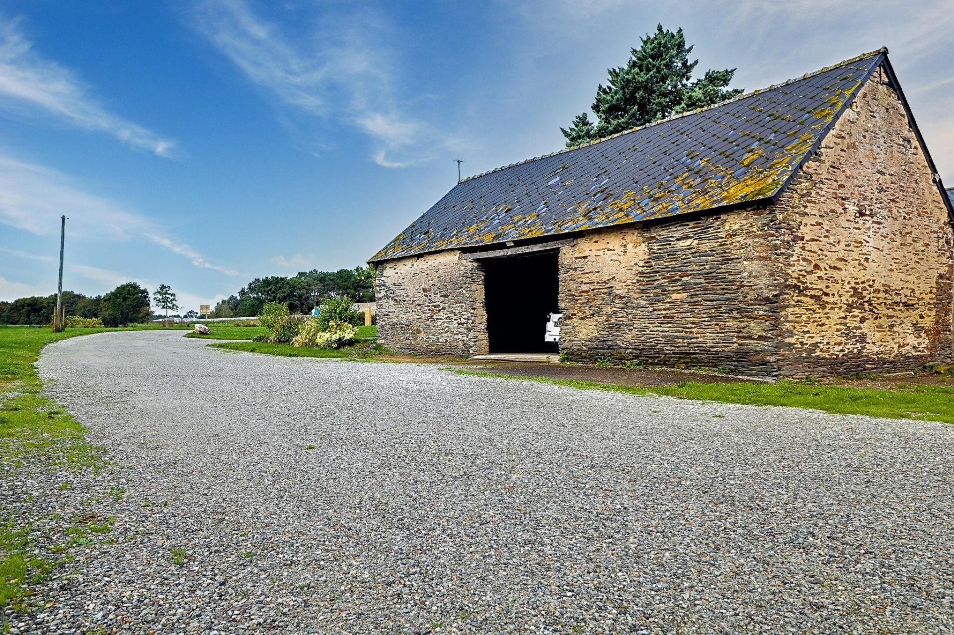 Photo 9 of the listing.