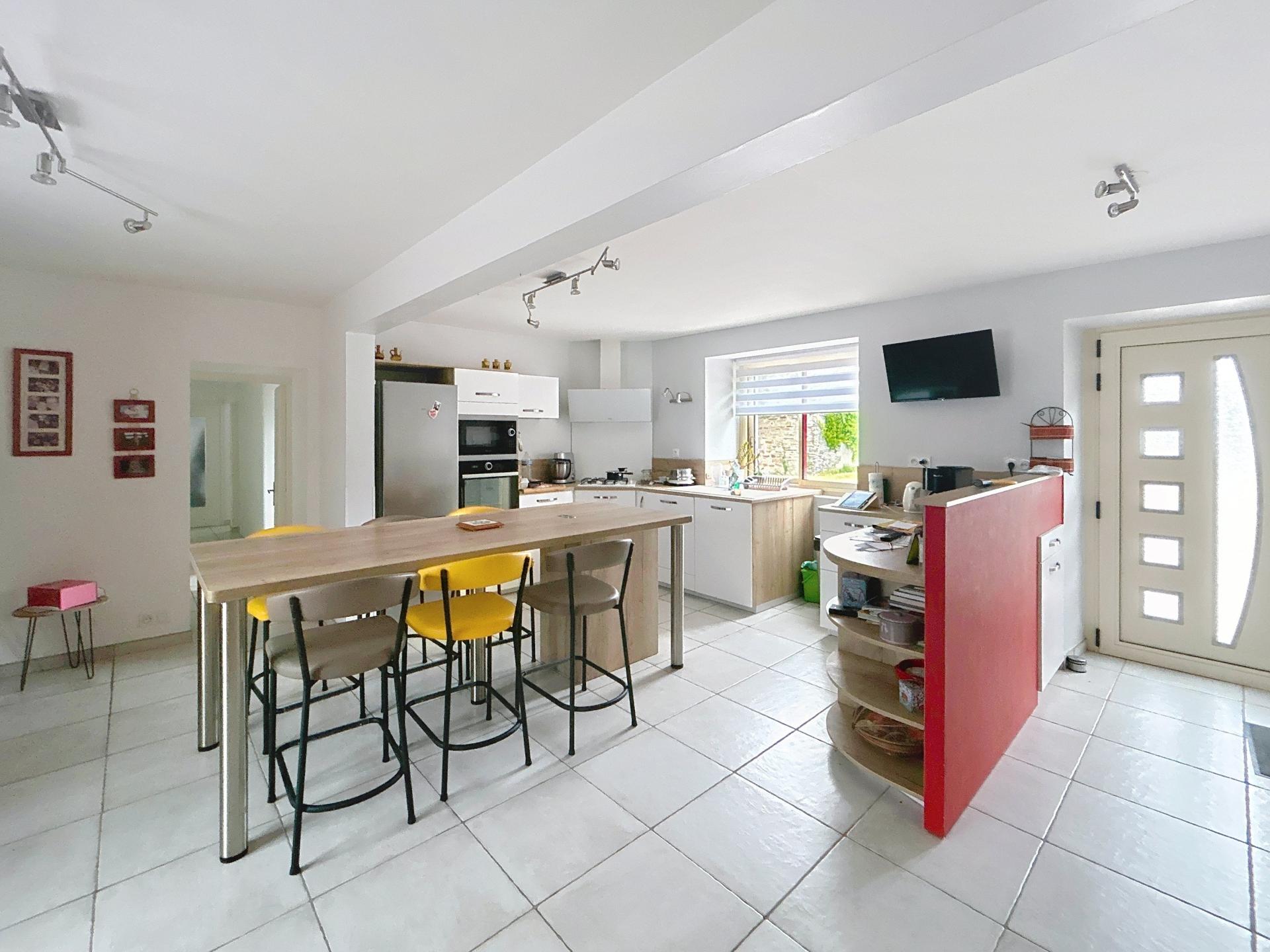 Photo 2 of the listing.