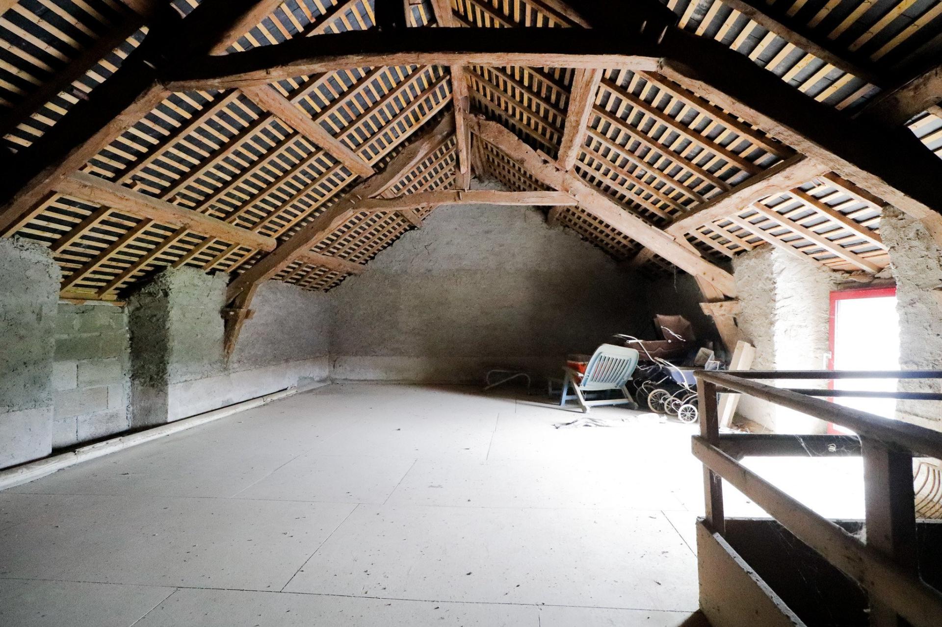 Photo 7 of the listing.