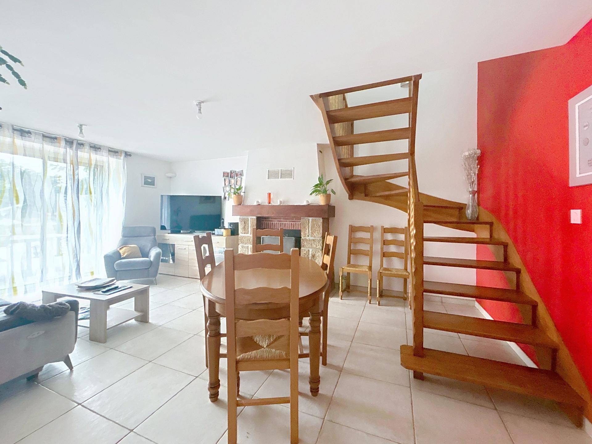 Photo 4 of the listing.