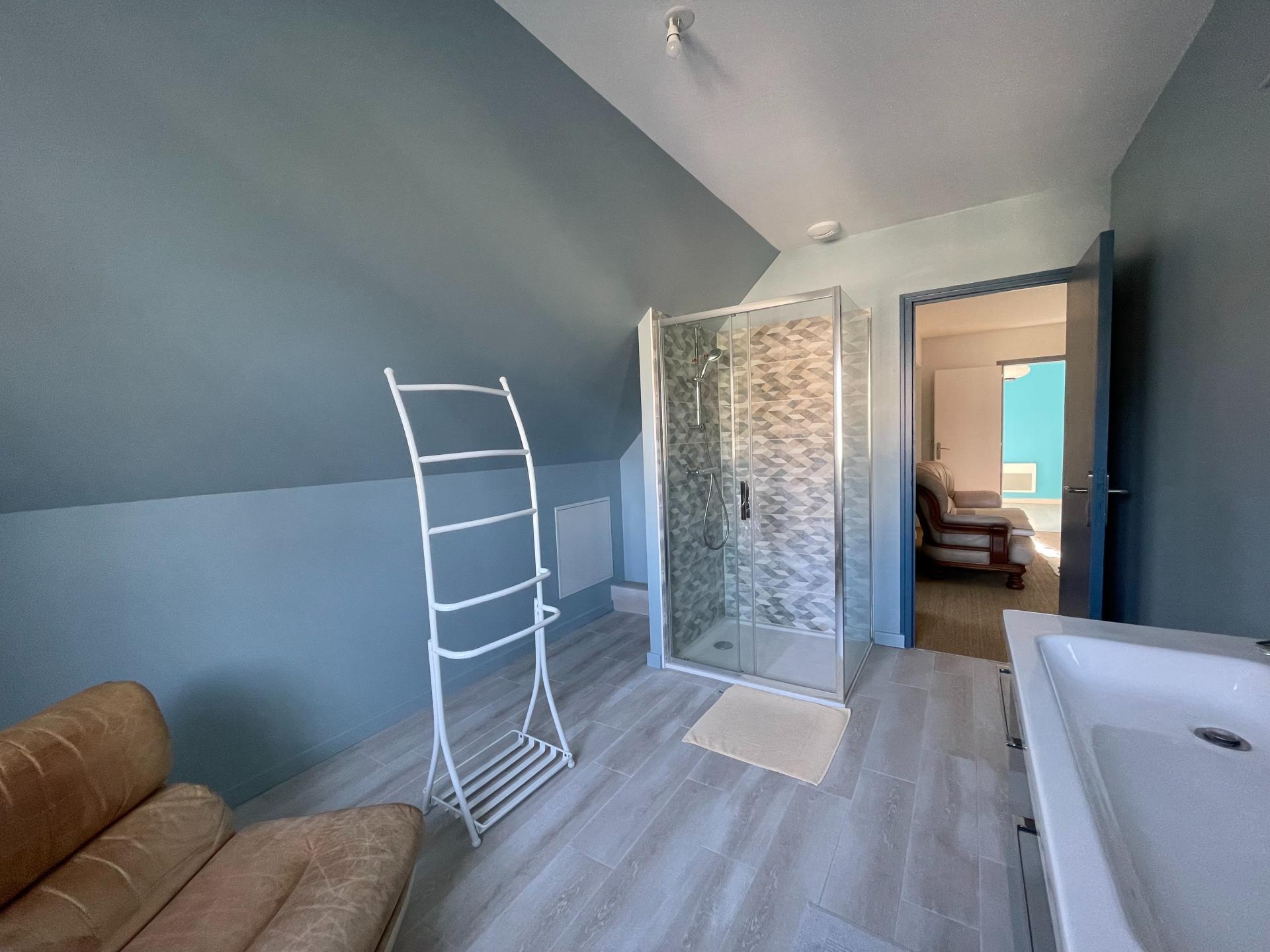 Photo 7 of the listing.