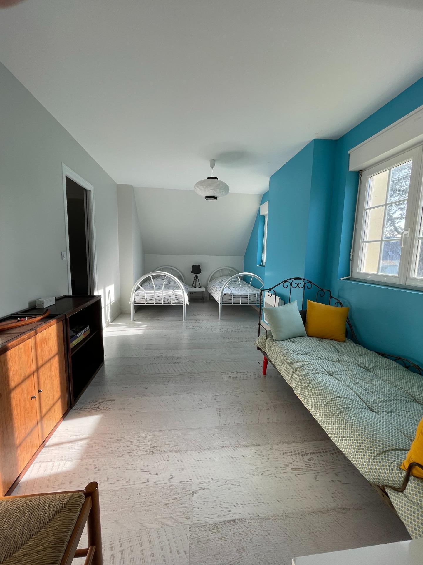 Photo 6 of the listing.