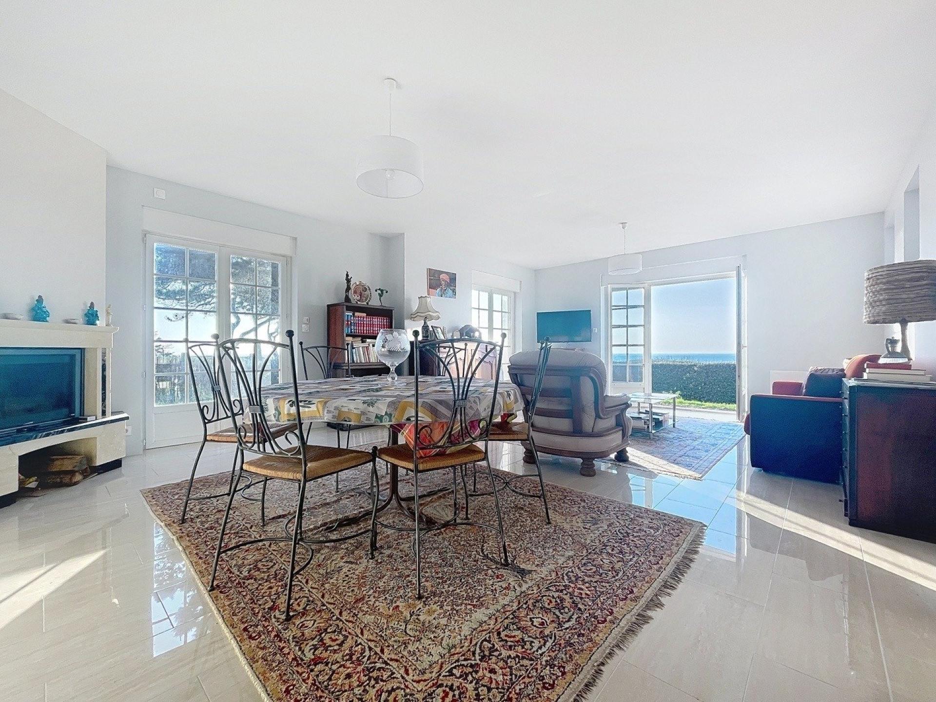 Photo 3 of the listing.