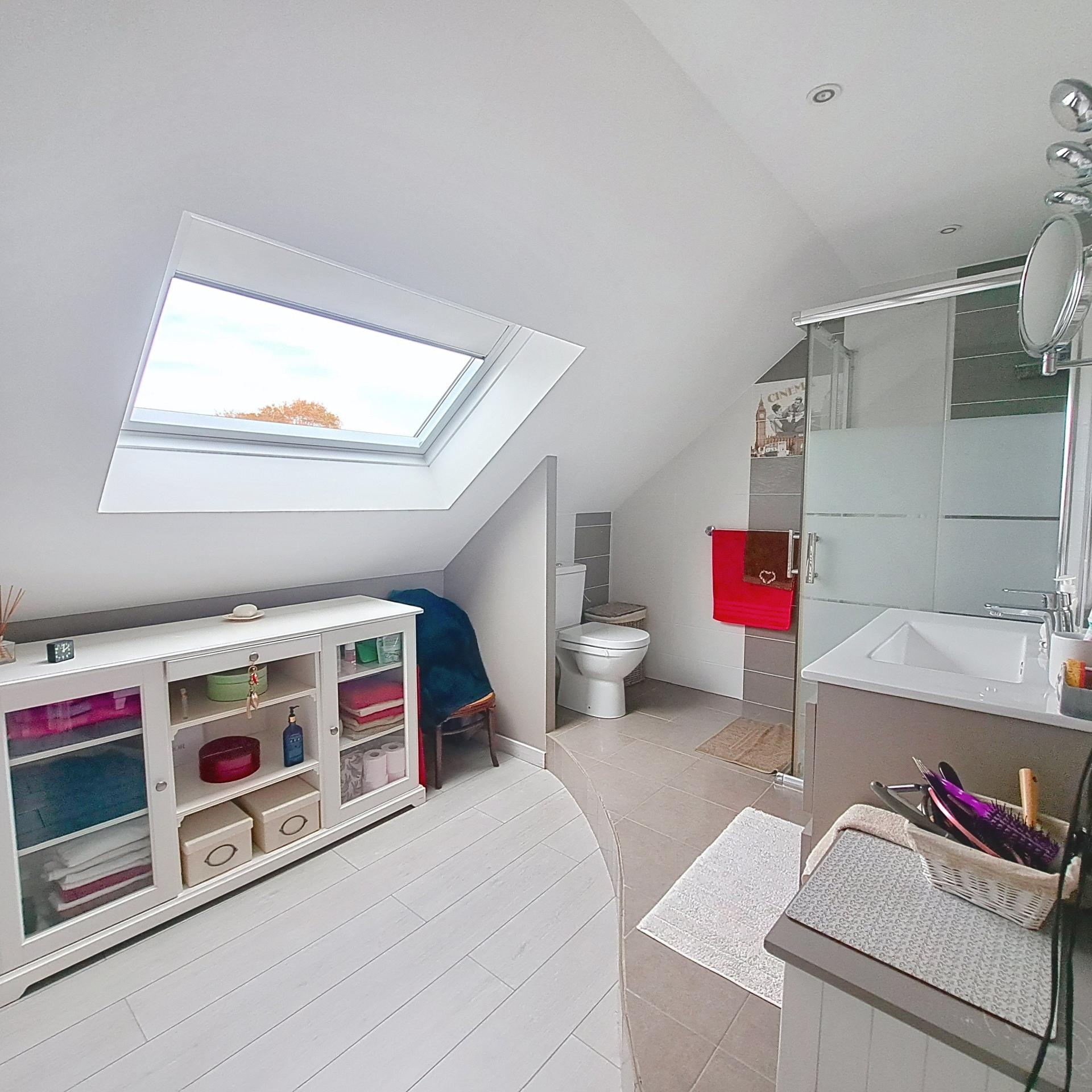 Photo 10 of the listing.