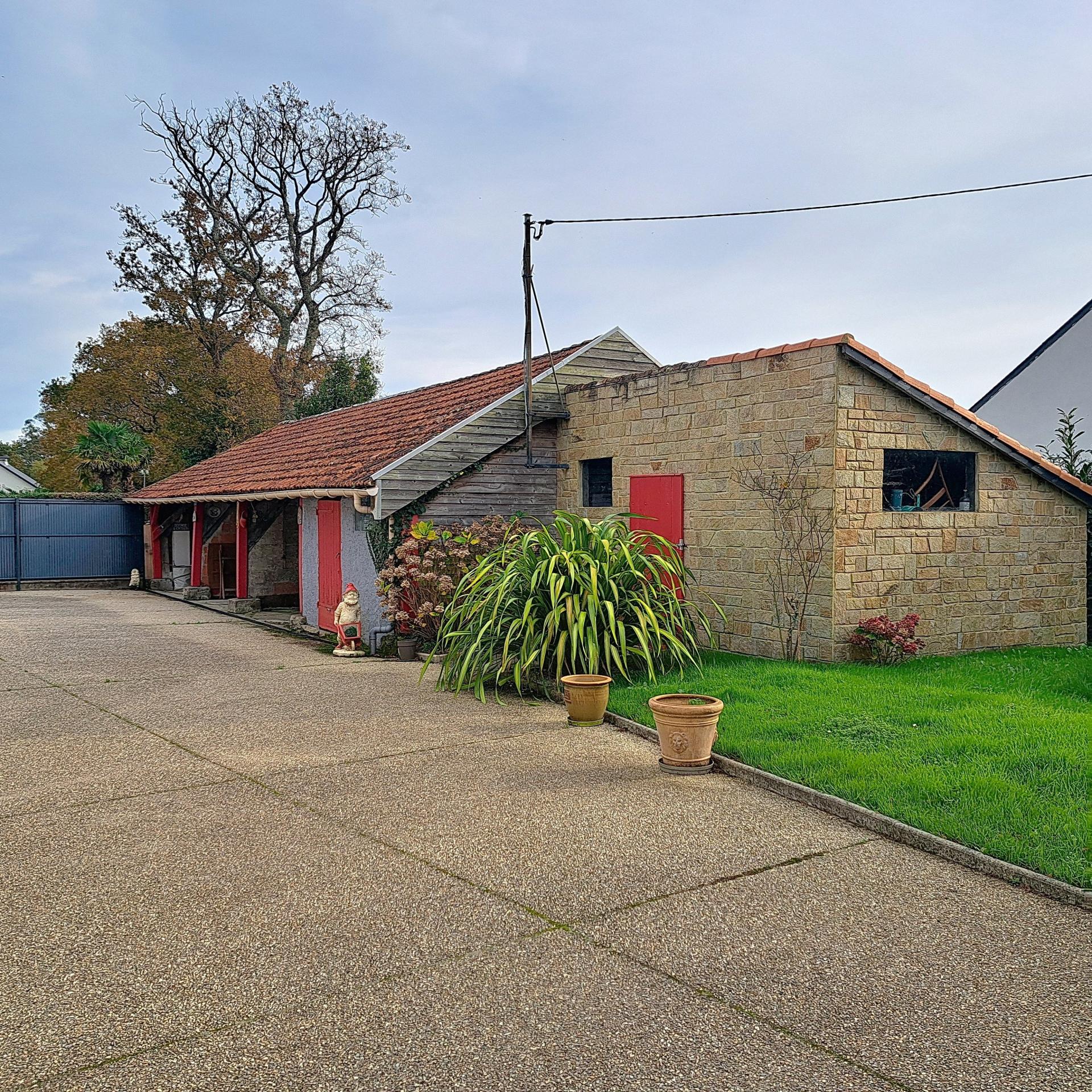 Photo 2 of the listing.