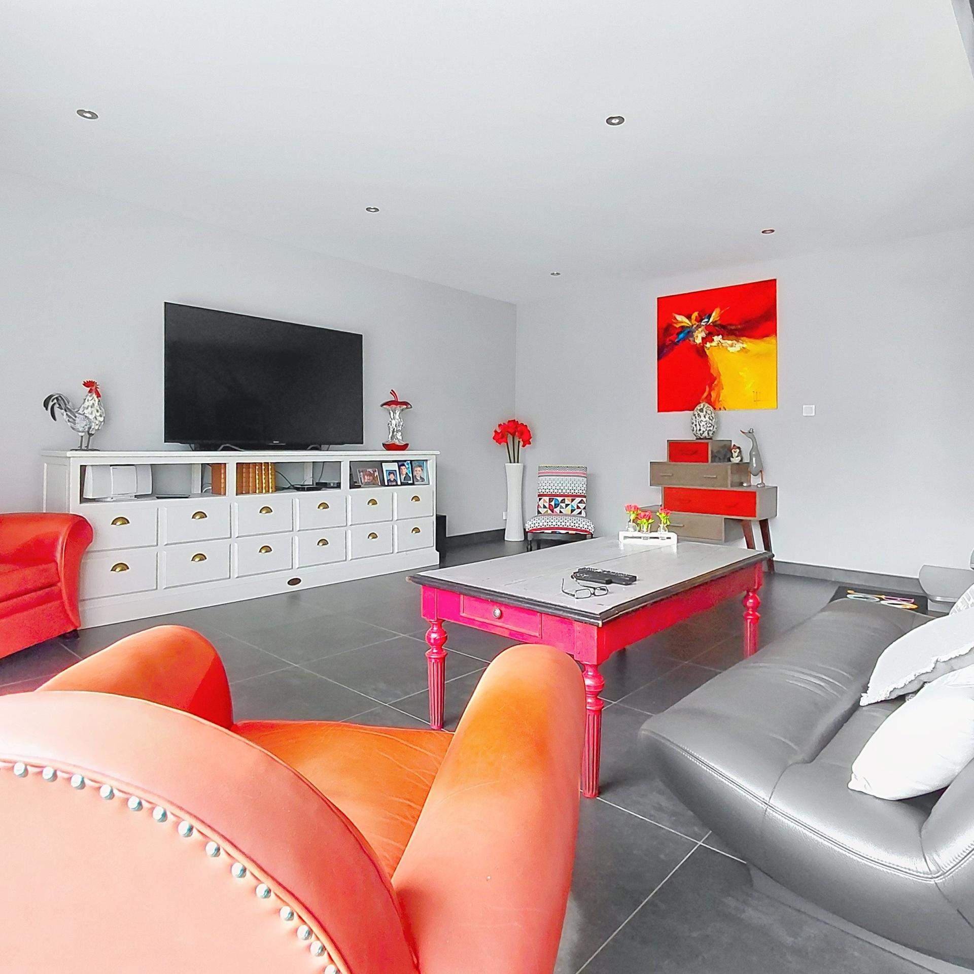 Photo 4 of the listing.