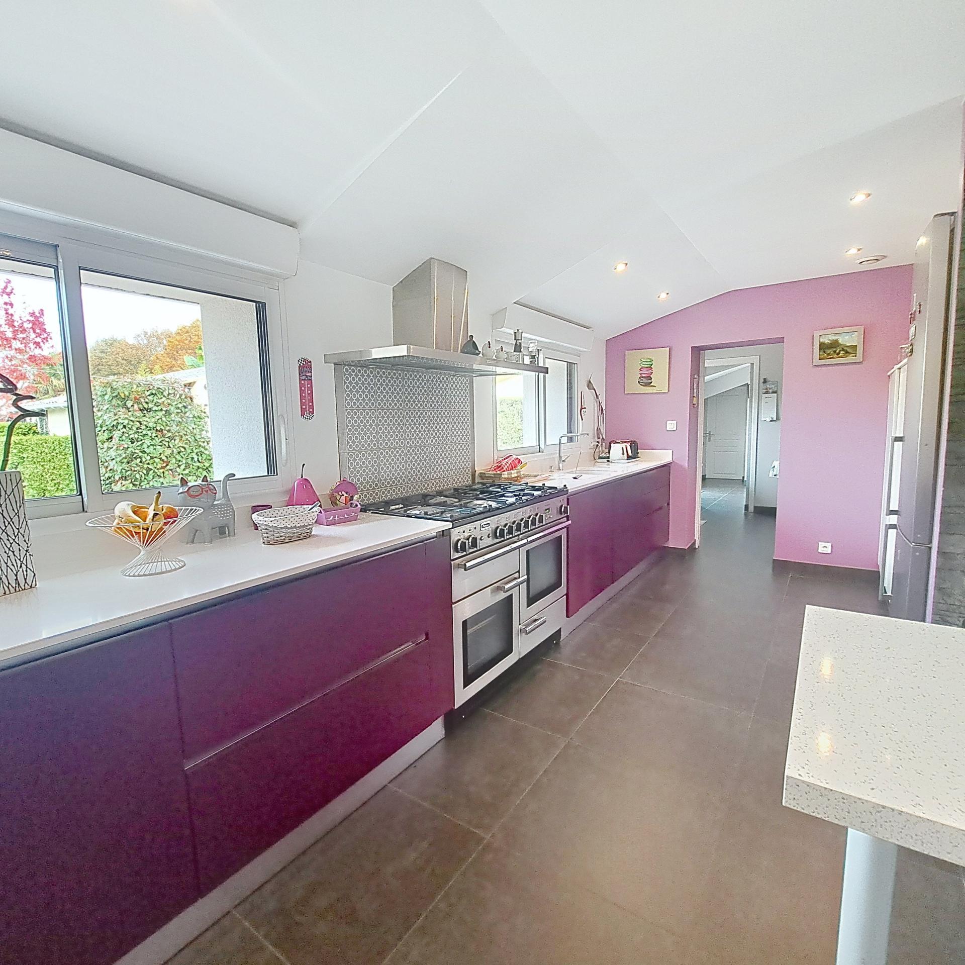 Photo 6 of the listing.